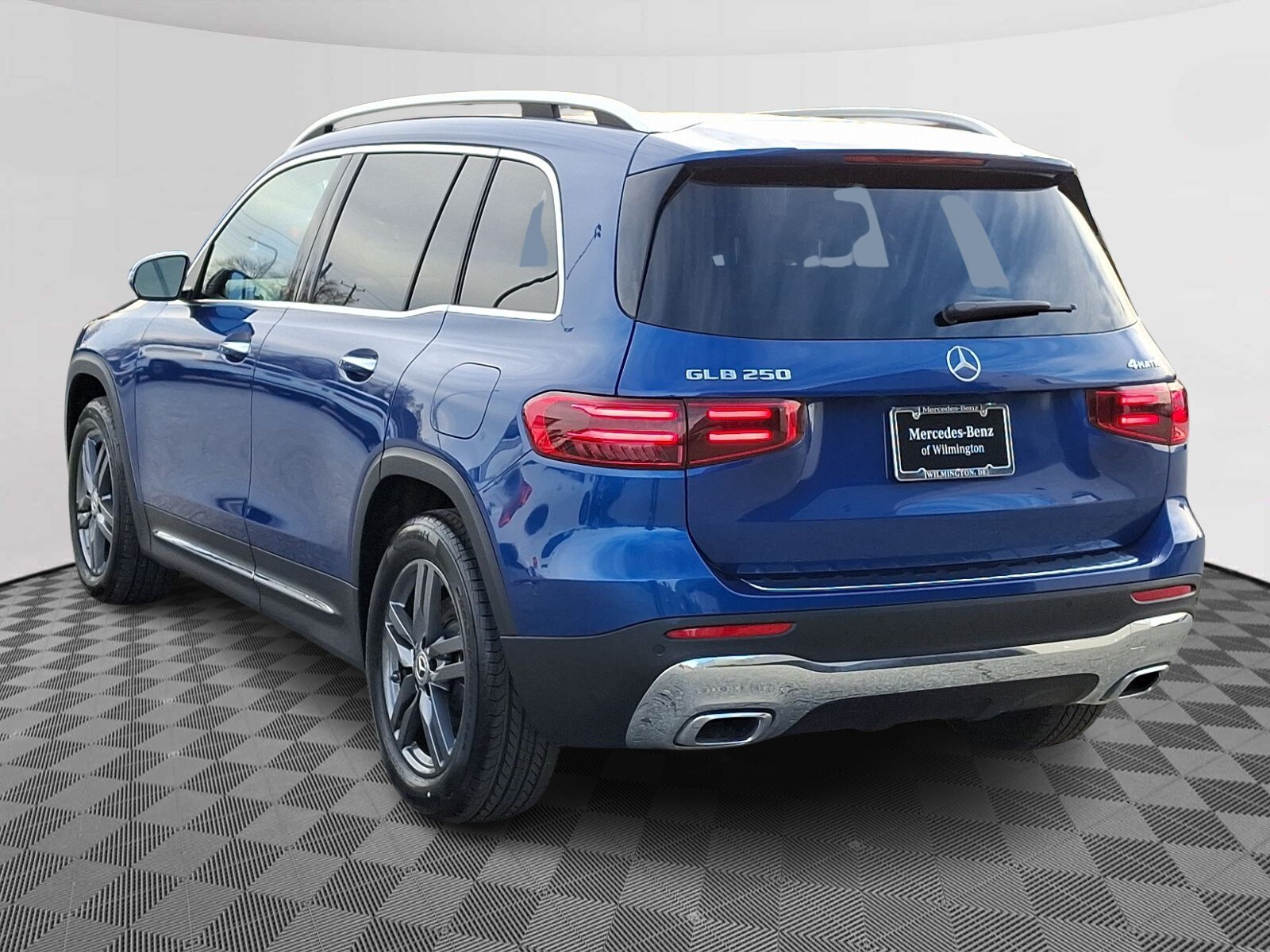 2024 Mercedes Benz GLB 250 4MATIC photo 4