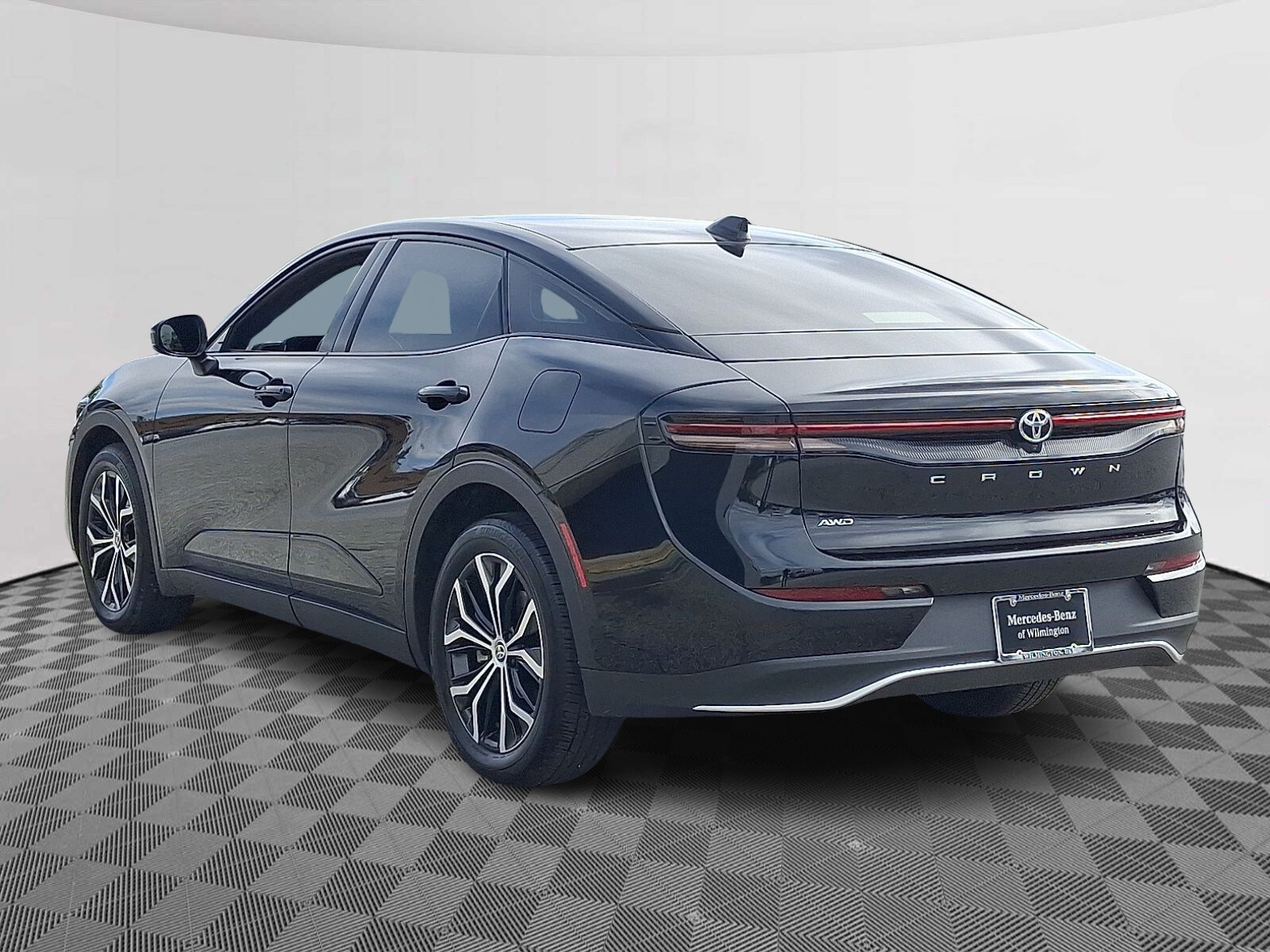 2023 Toyota Crown XLE photo 4