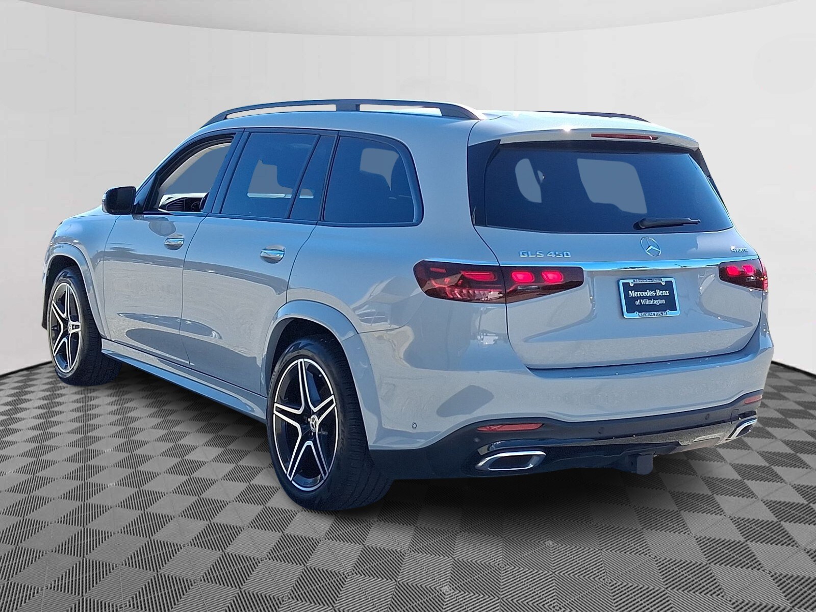 2024 Mercedes Benz GLS 450 4MATIC photo 4