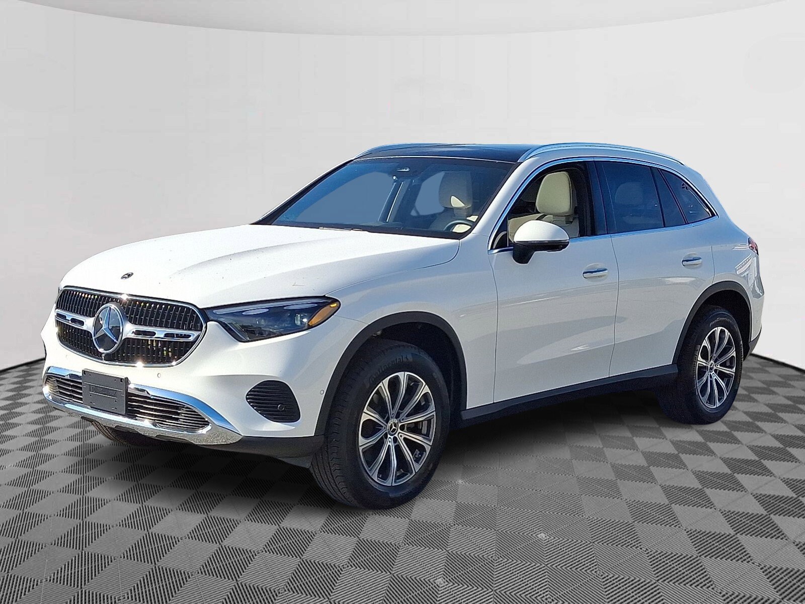 2025 Mercedes Benz GLC 300 4MATIC photo 2