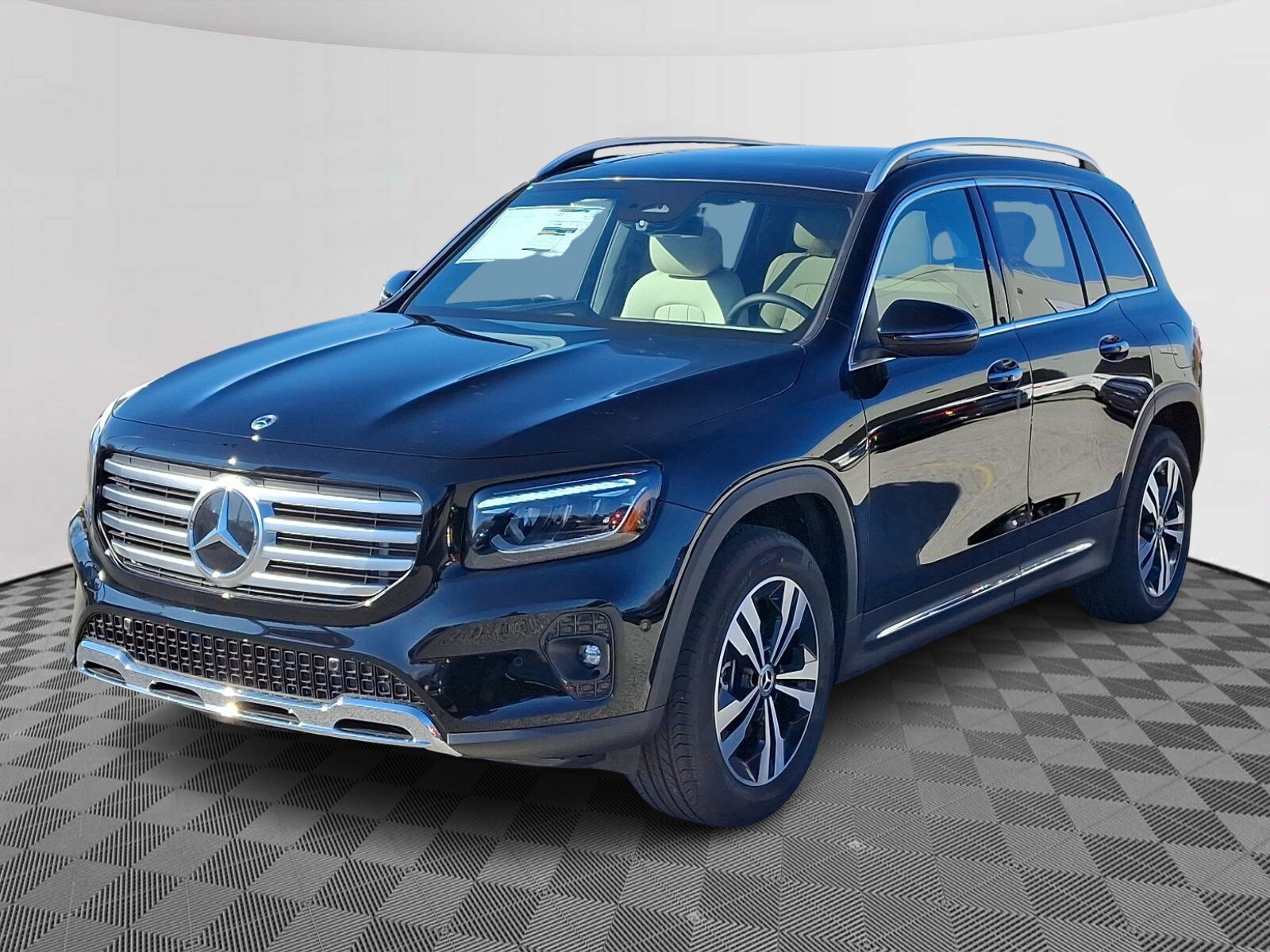 2025 Mercedes Benz GLB 250 4MATIC photo 2