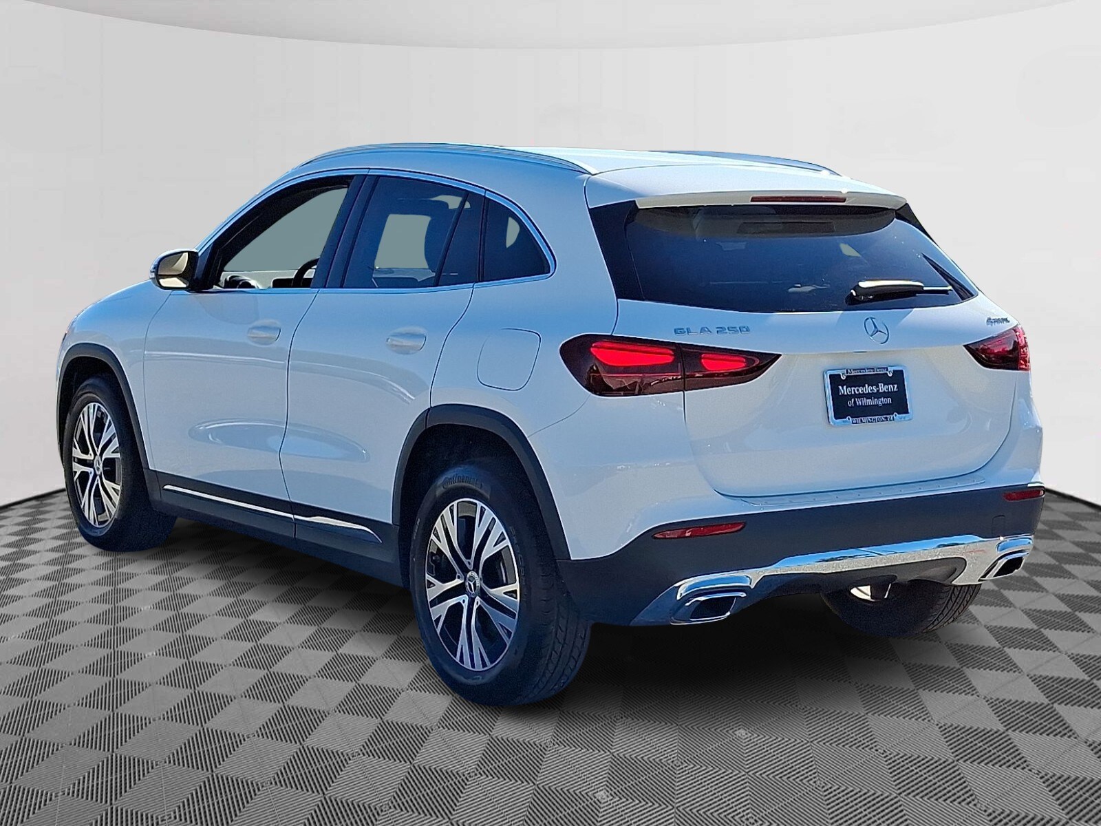 2025 Mercedes Benz GLA 250 4MATIC photo 4