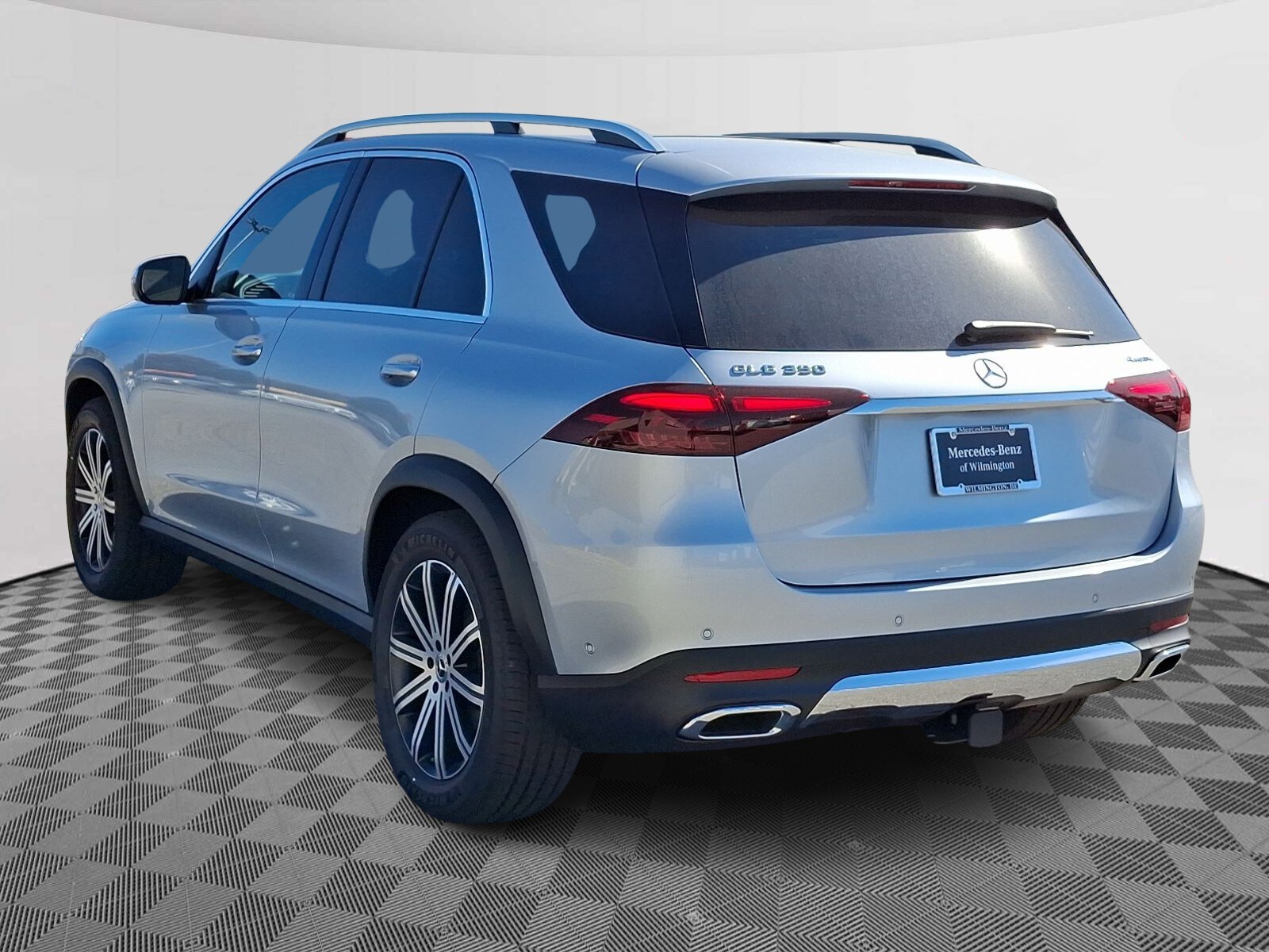 2025 Mercedes Benz GLE 350 4MATIC photo 3