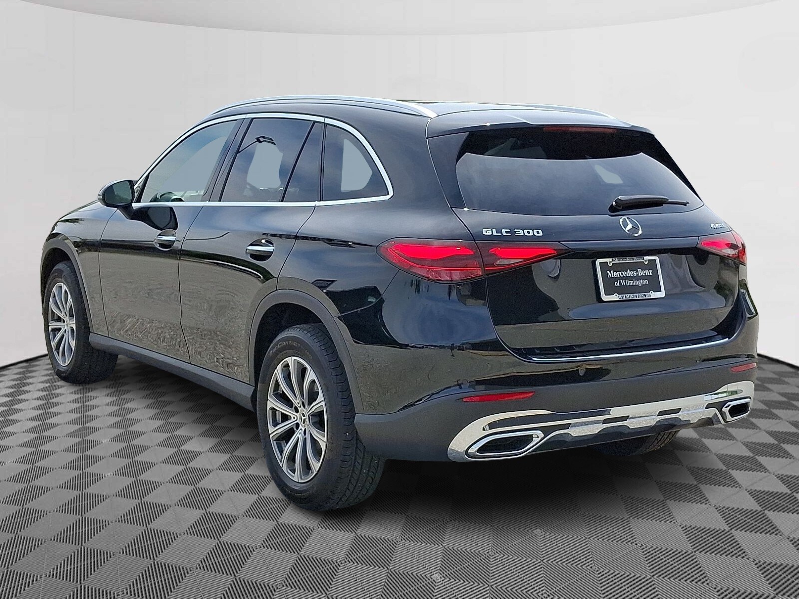 2025 Mercedes Benz GLC 300 4MATIC photo 4