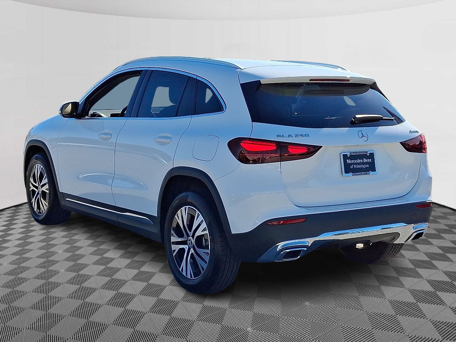 2025 Mercedes Benz GLA 250 4MATIC photo 4