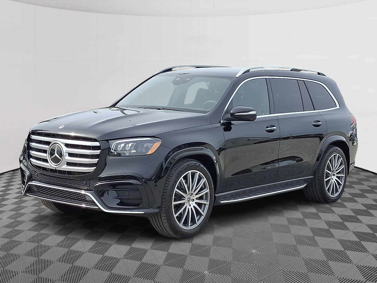 2025 Mercedes Benz GLS 580 4MATIC photo 3