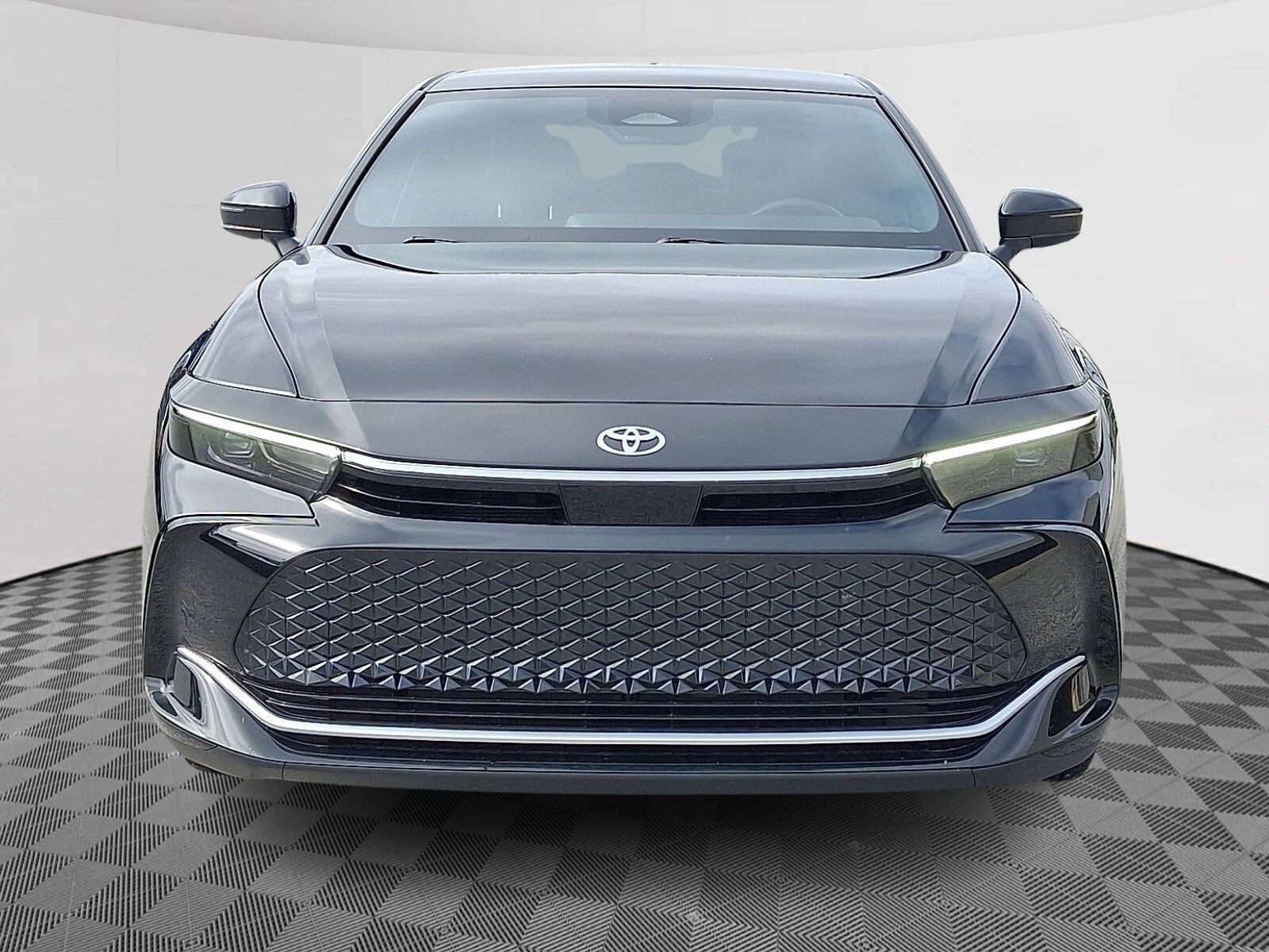 2023 Toyota Crown XLE photo 2