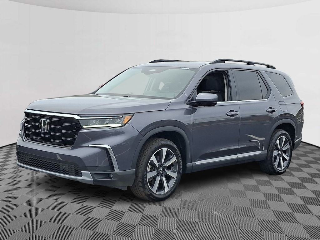 Used 2025 Honda Pilot Touring SUV