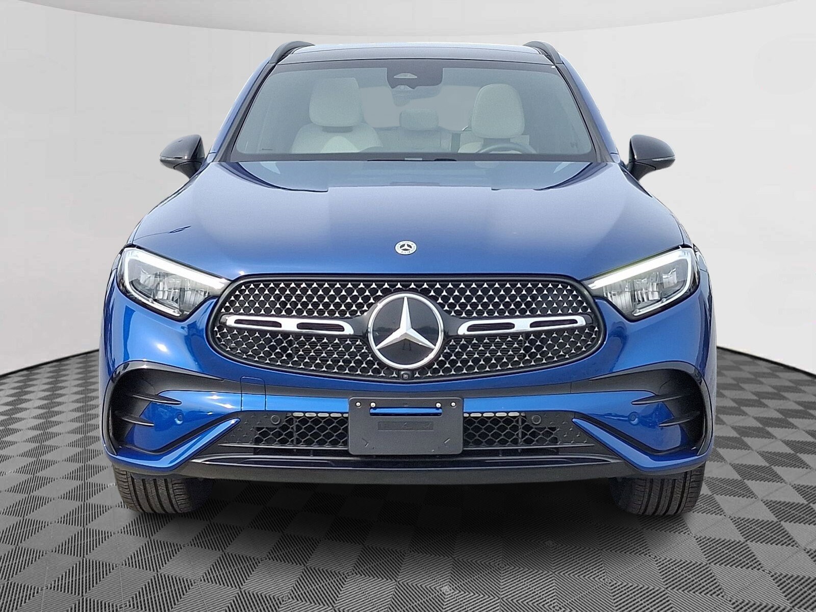 2025 Mercedes Benz GLC 300 4MATIC photo 2