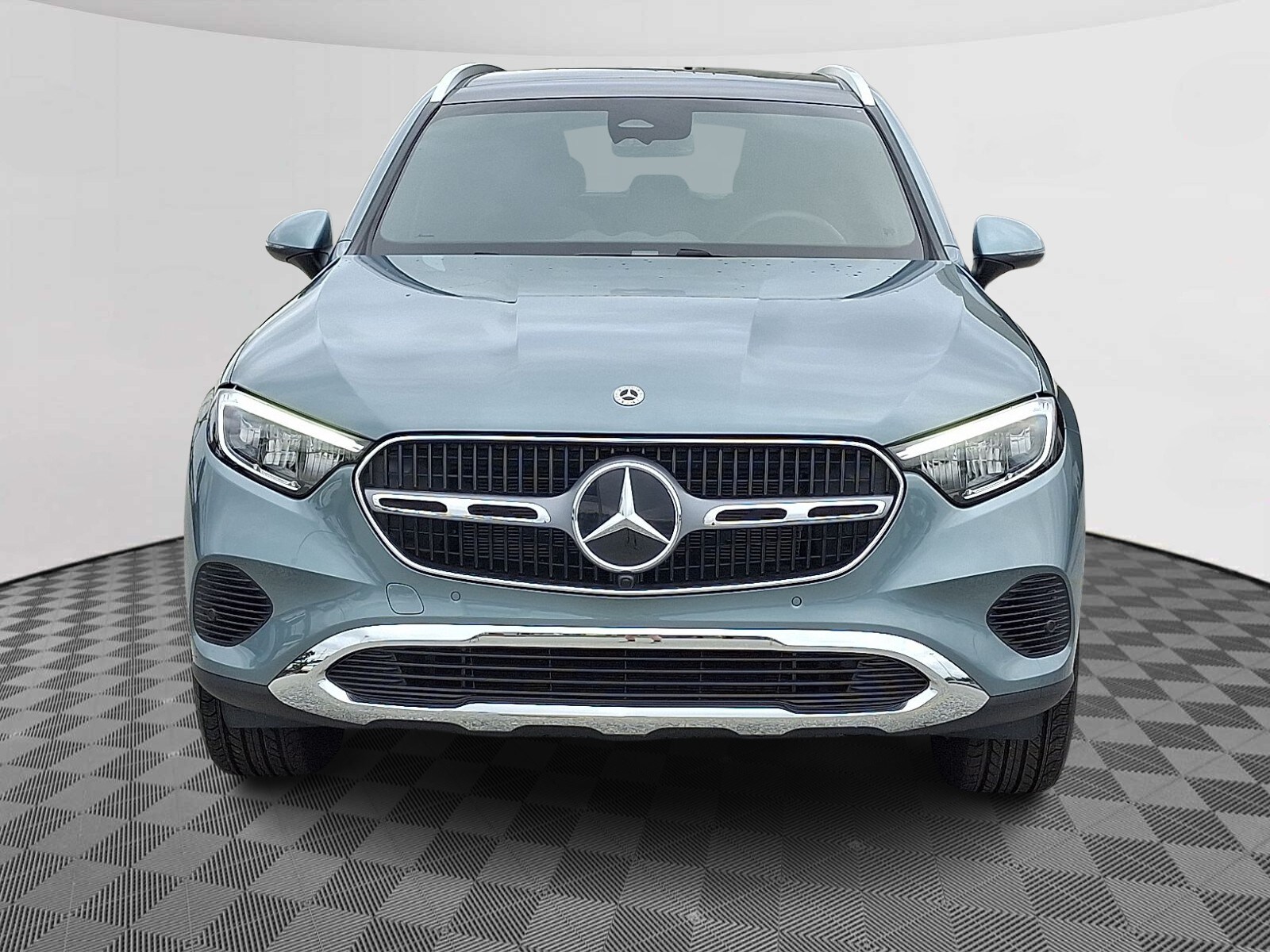 2025 Mercedes Benz GLC 300 4MATIC photo 2