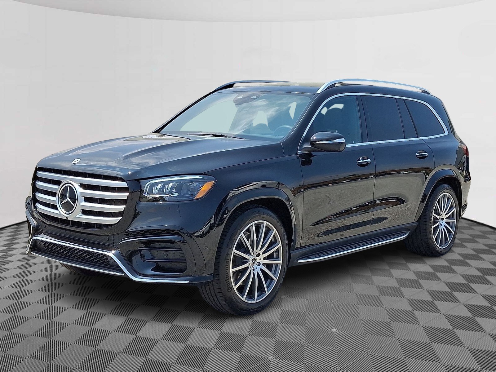 2025 Mercedes Benz GLS 580 4MATIC photo 3