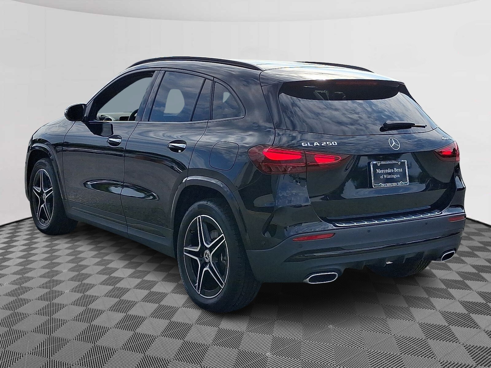 2025 Mercedes Benz GLA 250 4MATIC photo 4