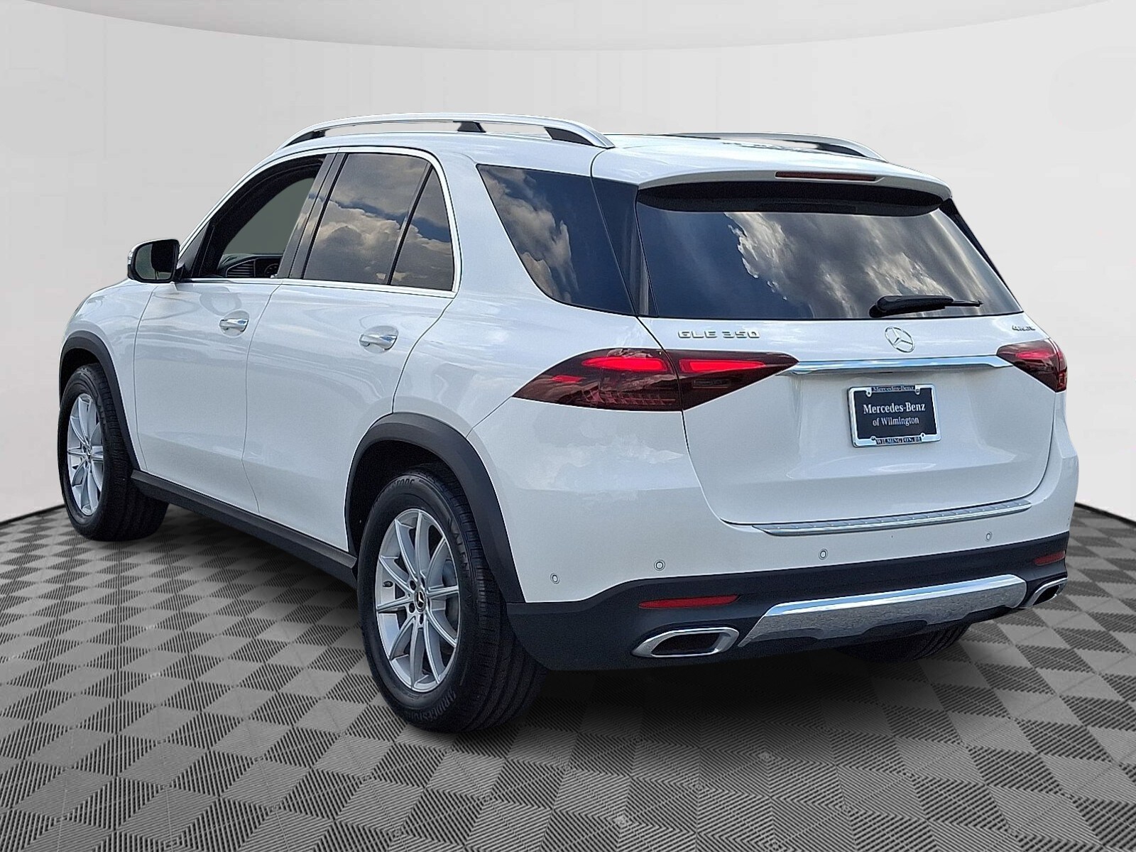 2024 Mercedes Benz GLE 350 4MATIC photo 2