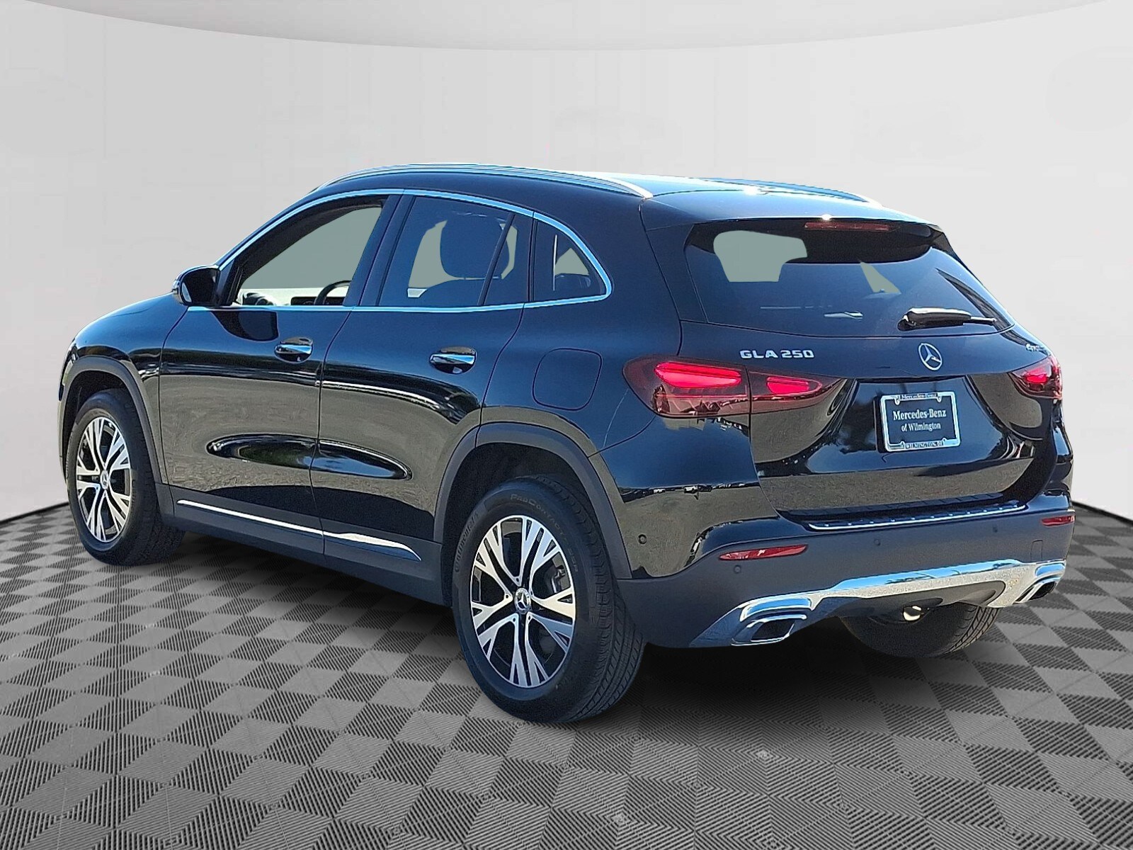 2025 Mercedes Benz GLA 250 4MATIC photo 3