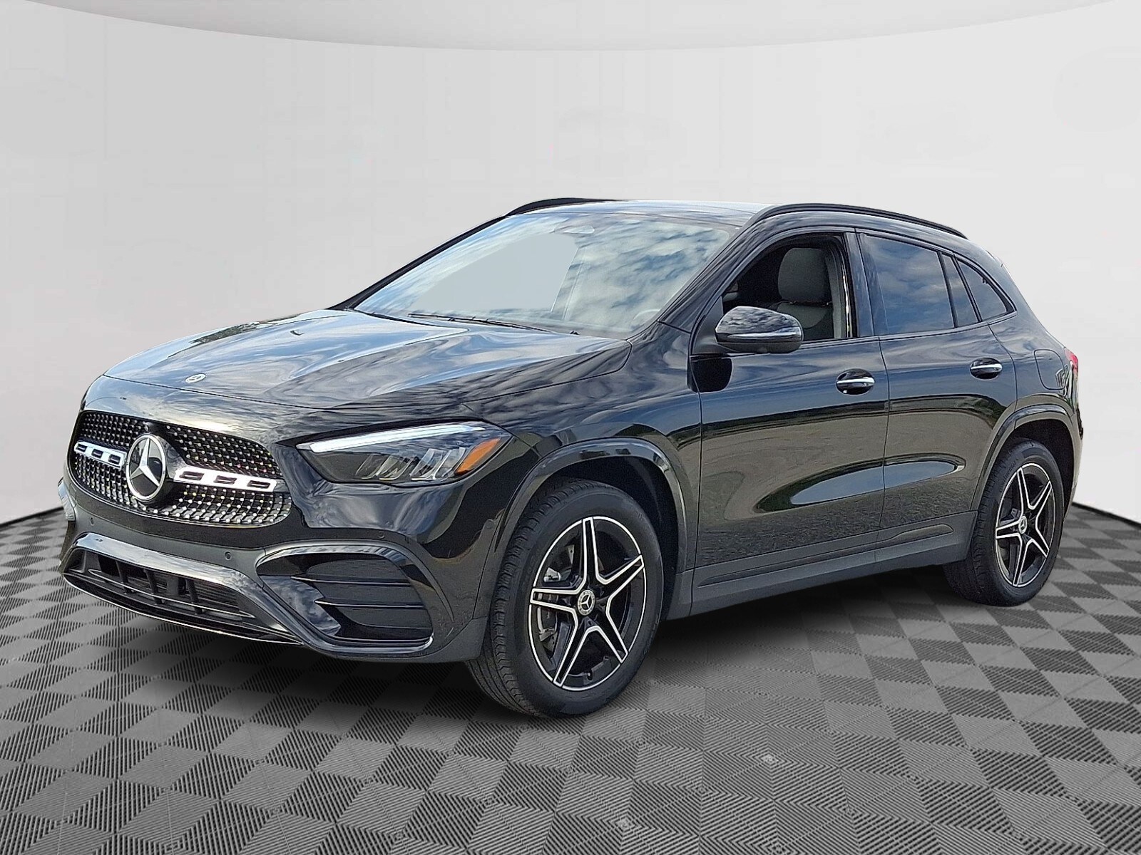 2025 Mercedes Benz GLA 250 4MATIC photo 3