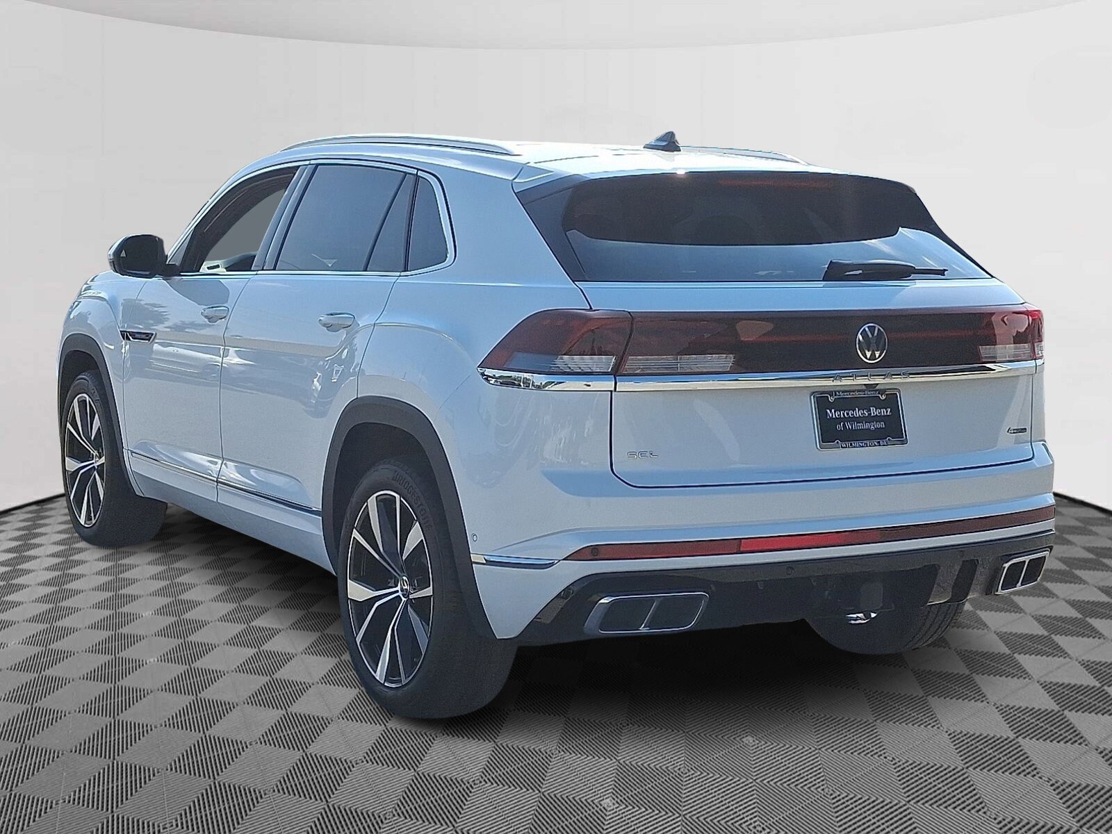 2025 Volkswagen Atlas Cross Sport SEL Premium R-Line photo 4