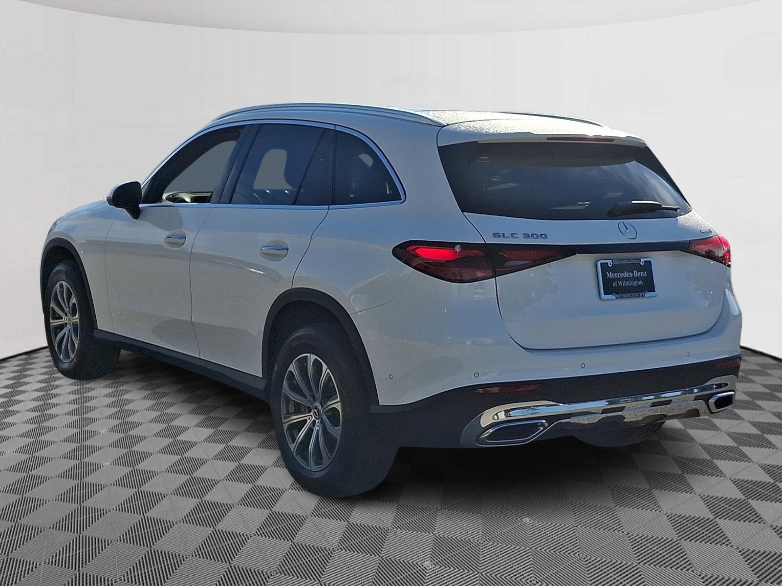 2025 Mercedes Benz GLC 300 4MATIC photo 3