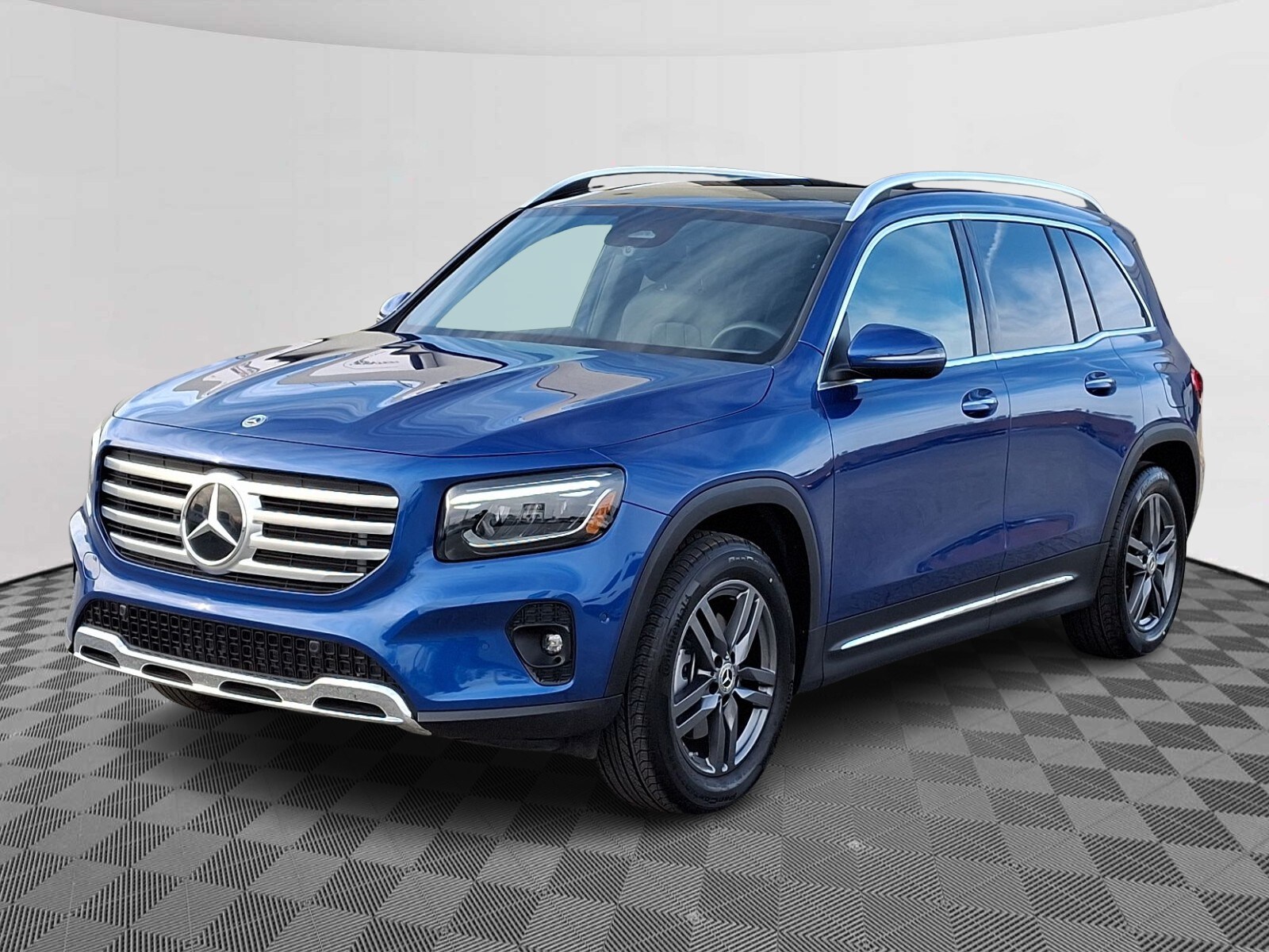 2024 Mercedes Benz GLB 250 4MATIC photo 3