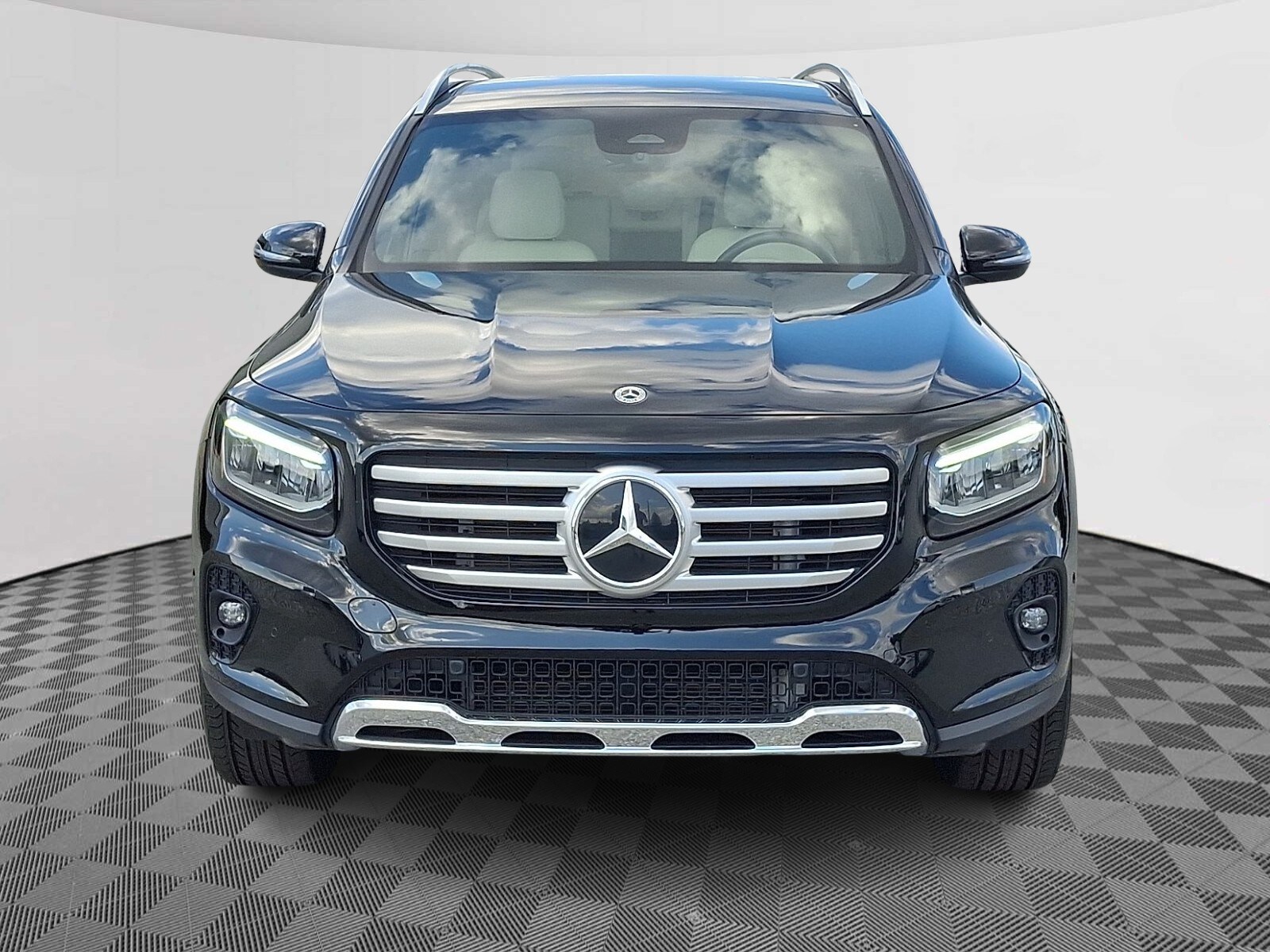 2025 Mercedes Benz GLB 250 4MATIC photo 2