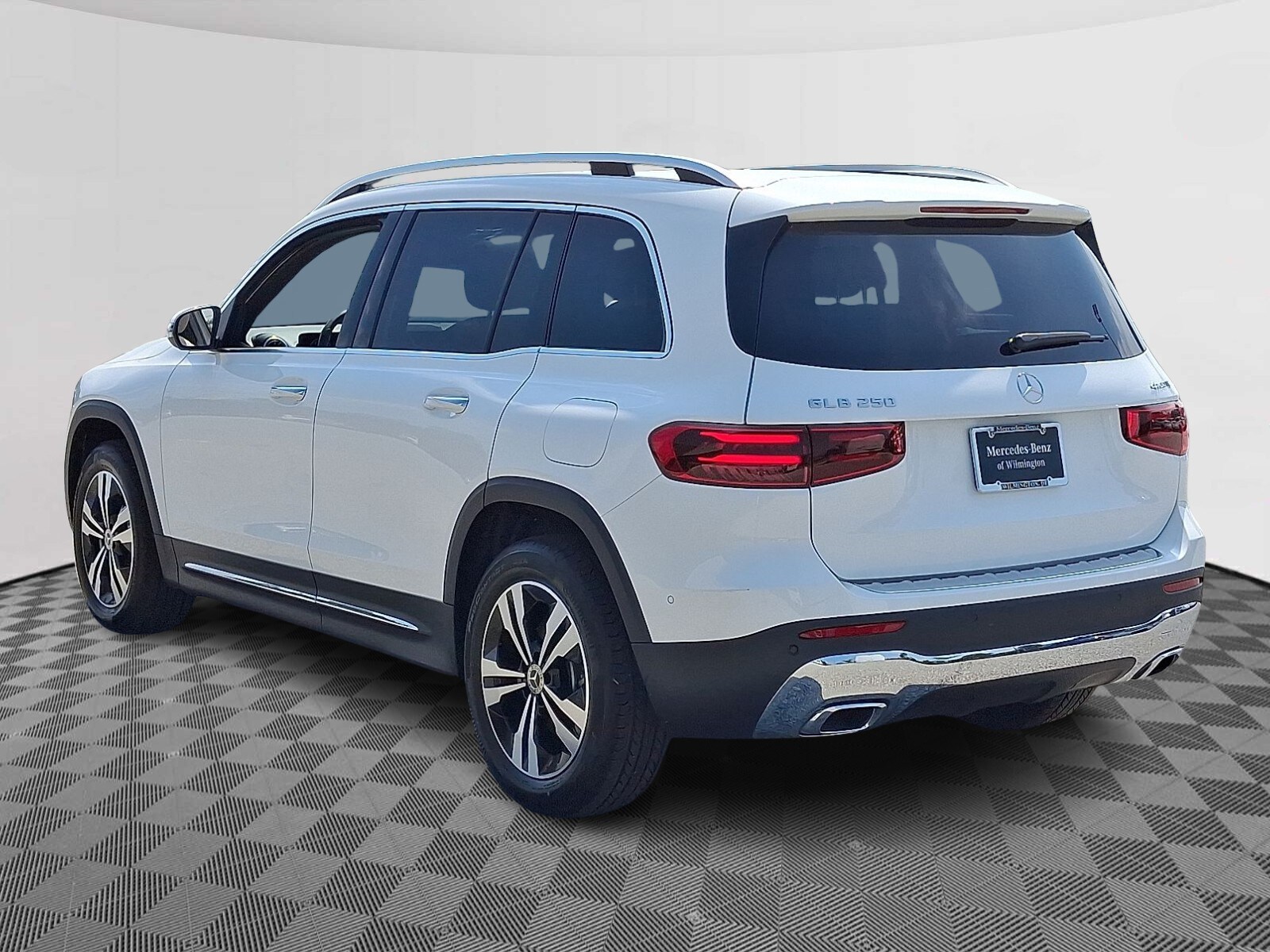 2025 Mercedes Benz GLB 250 4MATIC photo 4