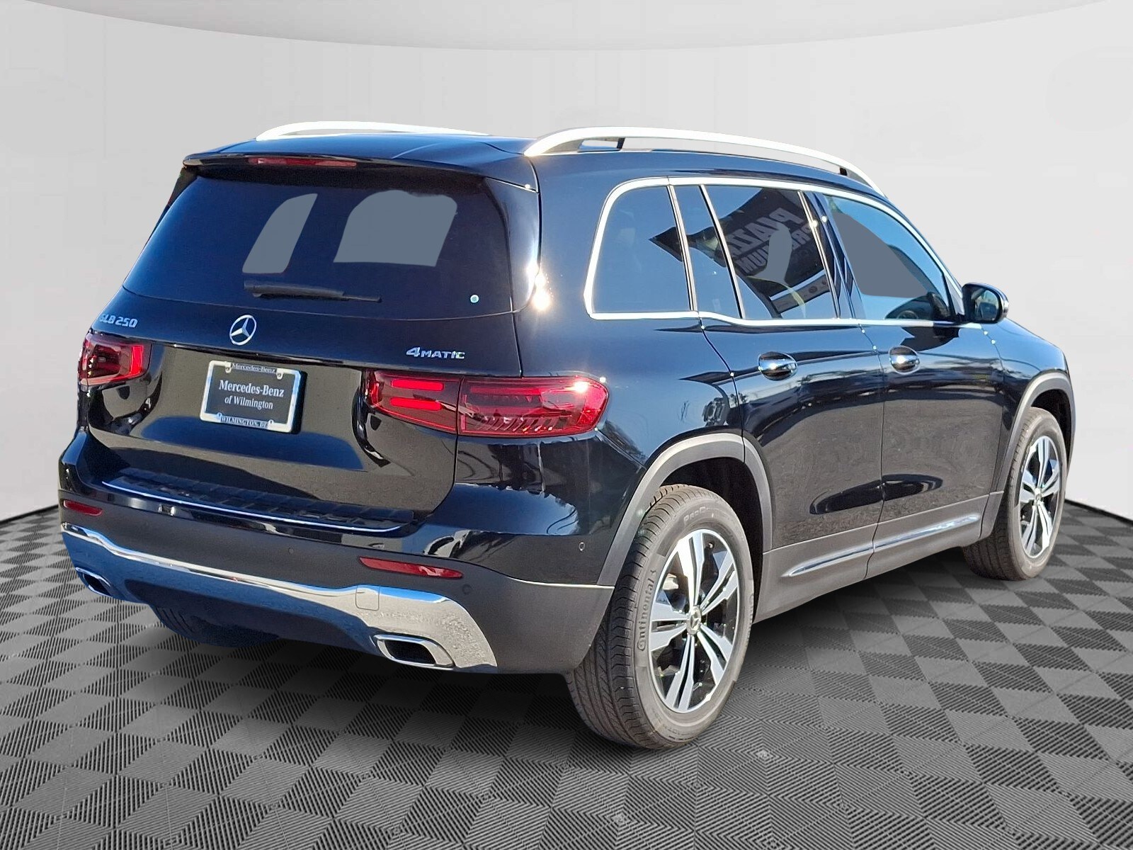 2025 Mercedes Benz GLB 250 4MATIC photo 4