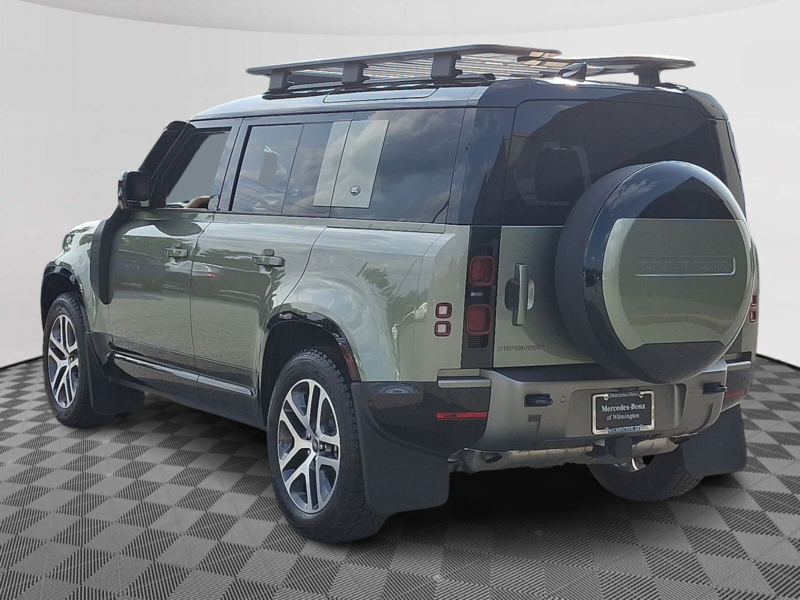 2024 Land Rover Defender 110 X-Dynamic SE photo 4