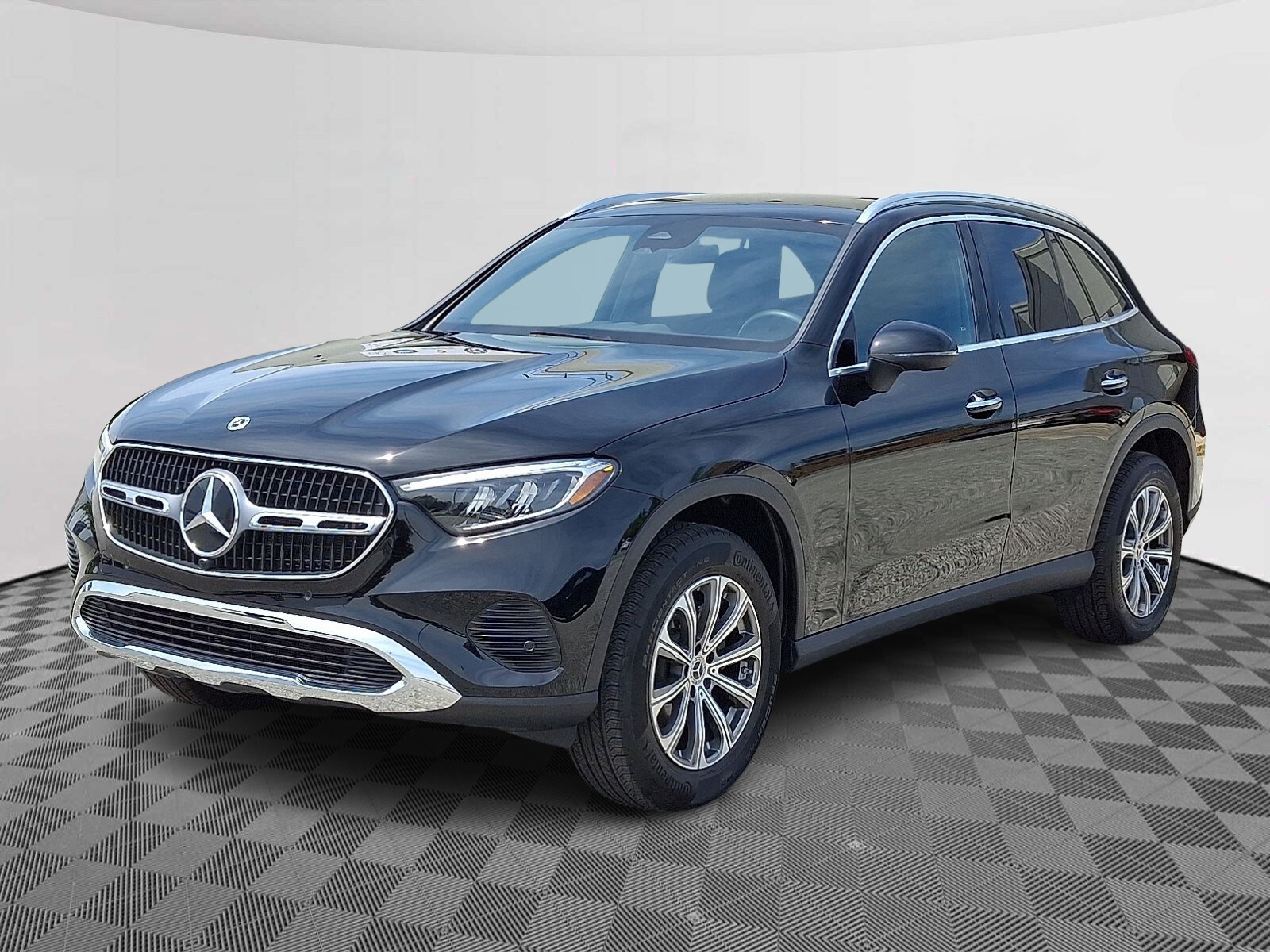 2025 Mercedes Benz GLC 300 4MATIC photo 3