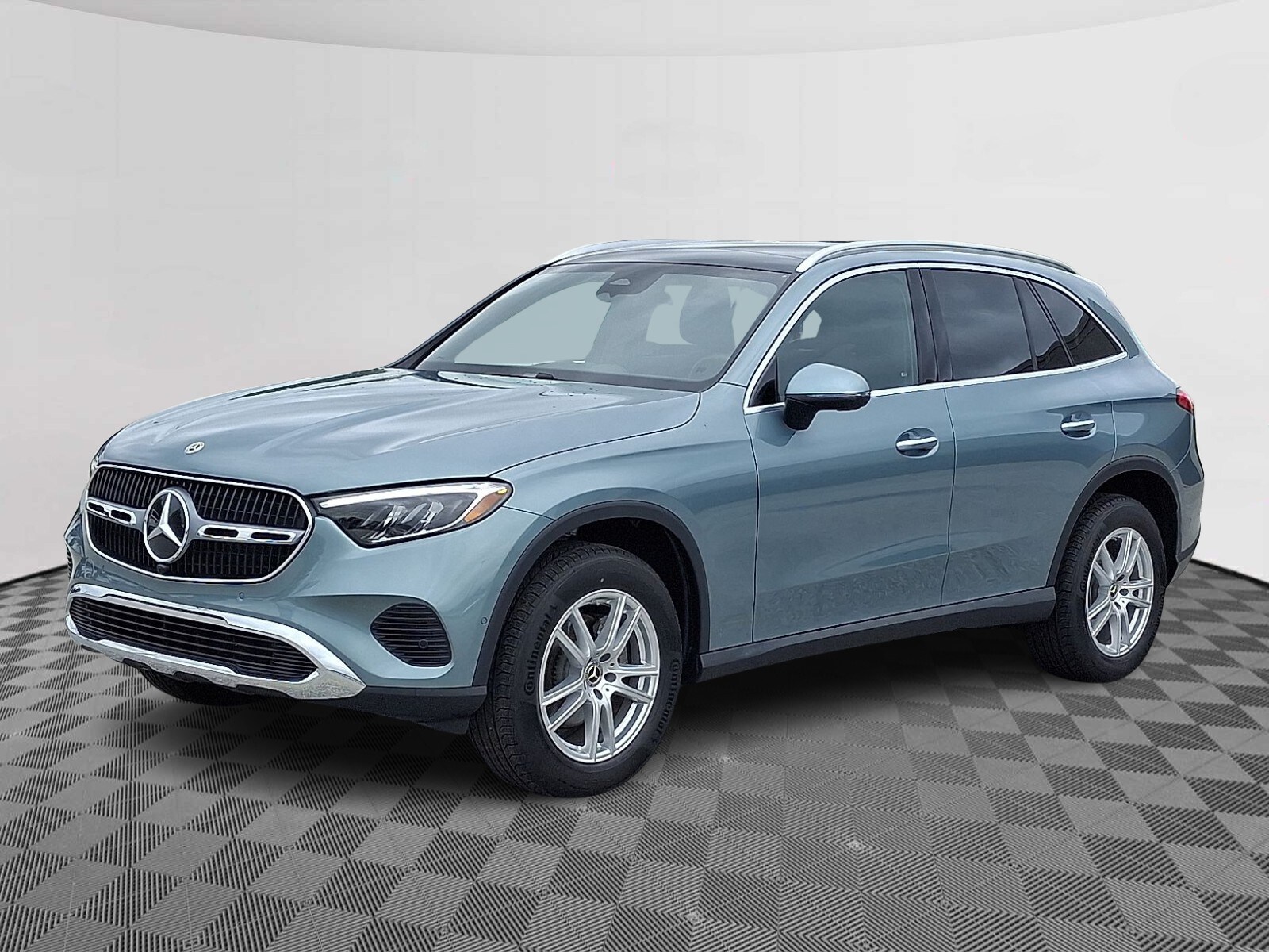2025 Mercedes Benz GLC 300 4MATIC photo 3