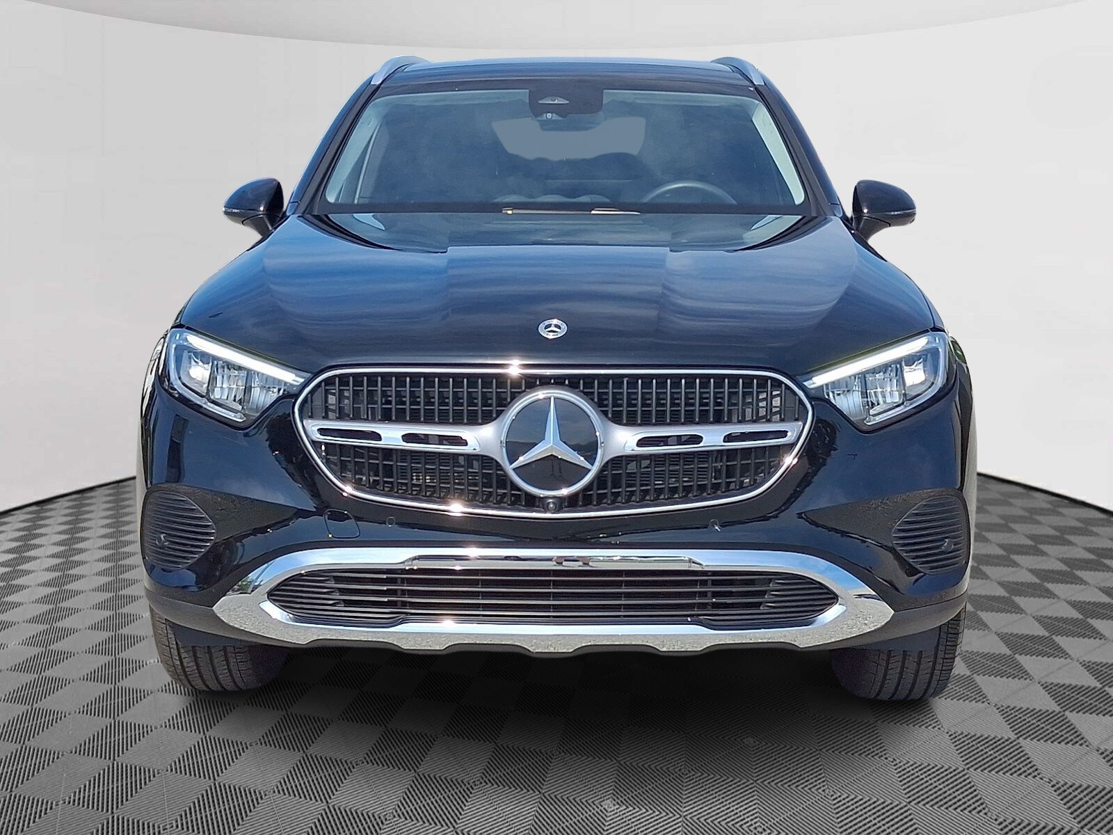 2025 Mercedes Benz GLC 350e 4MATIC photo 2