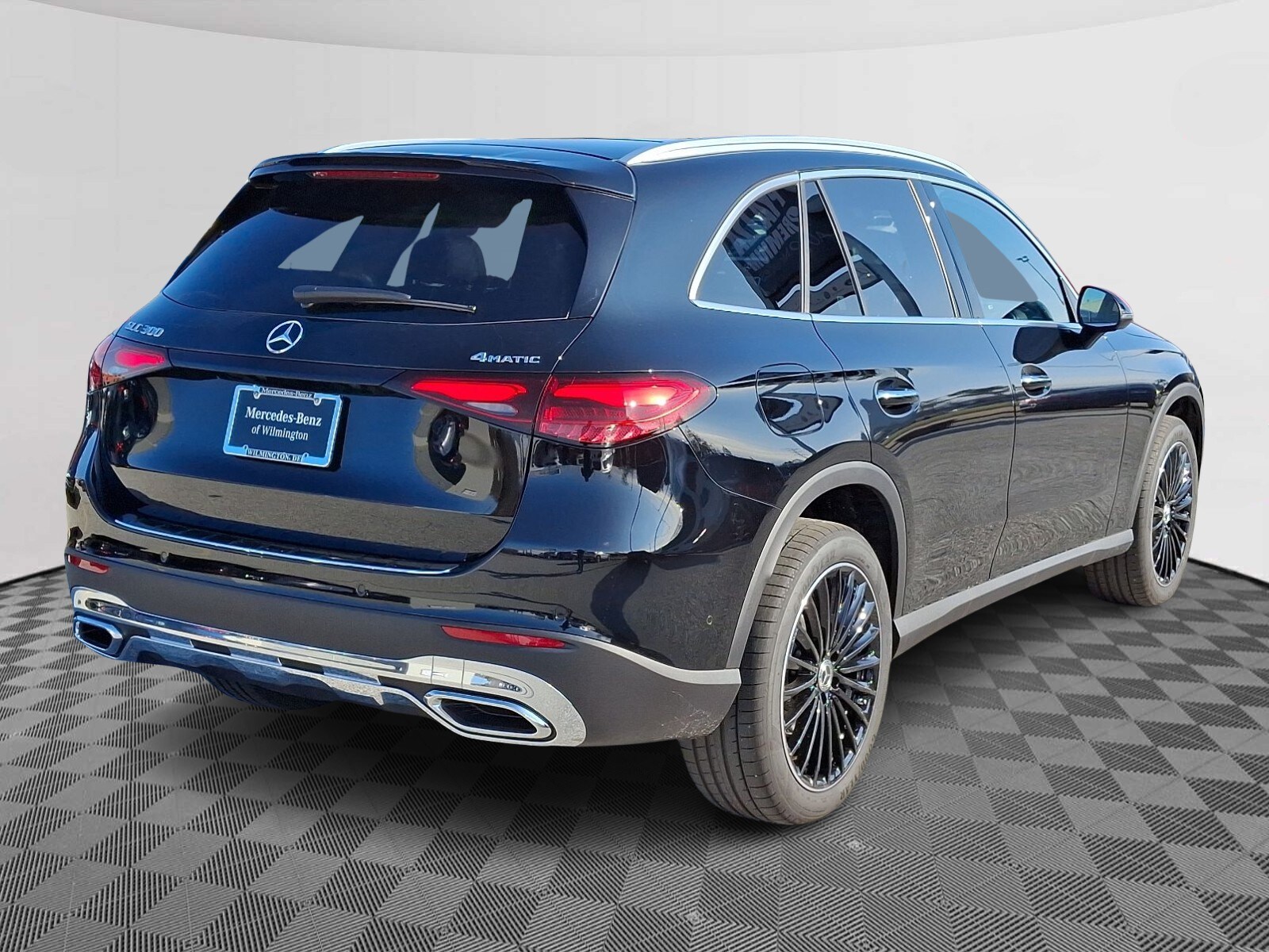 2025 Mercedes Benz GLC 300 4MATIC photo 4