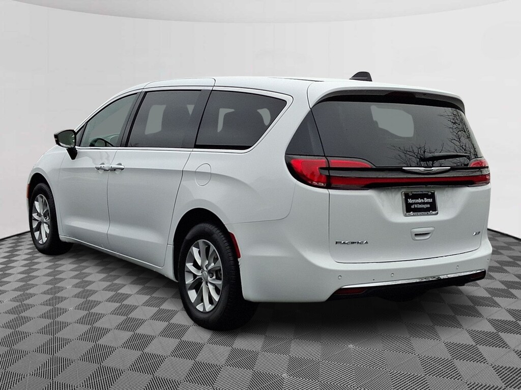 Used 2025 Chrysler Pacifica Select Van Passenger Van