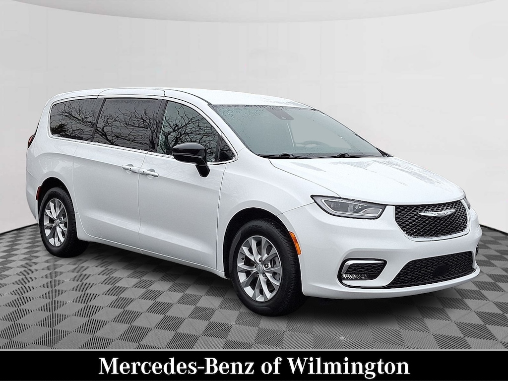 Used 2025 Chrysler Pacifica Select Van Passenger Van