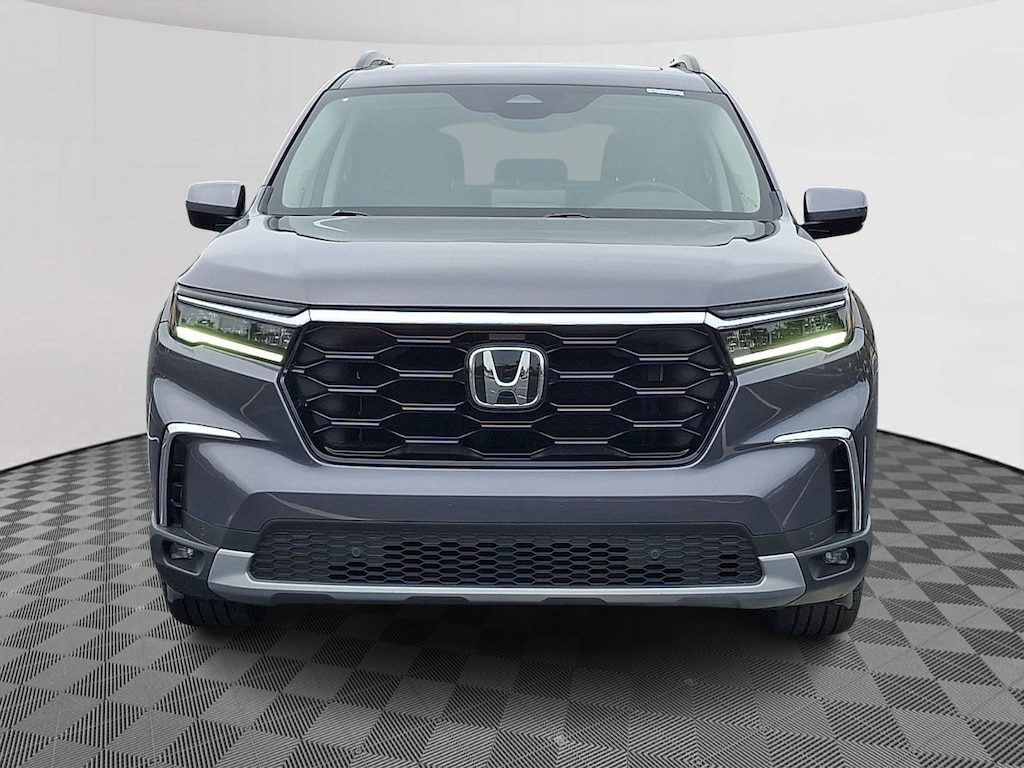 Used 2025 Honda Pilot Touring SUV