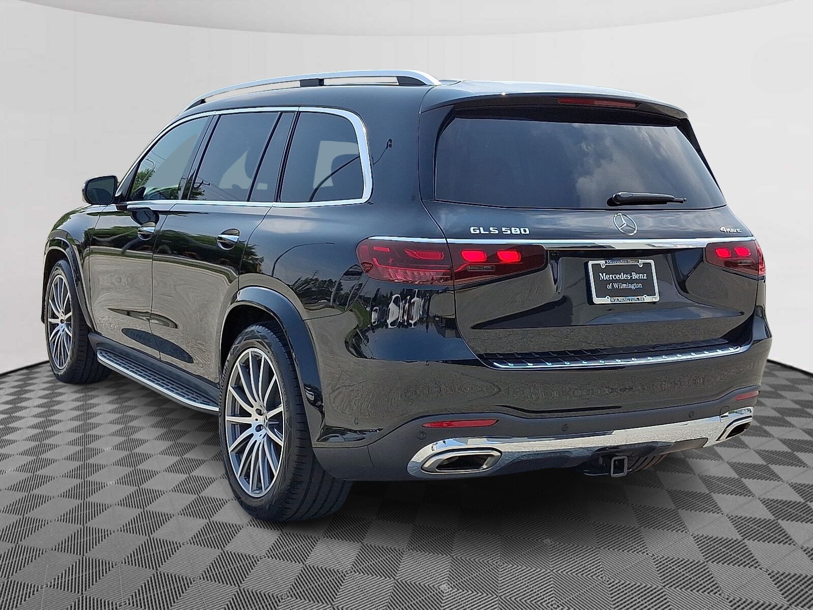 2025 Mercedes Benz GLS 580 4MATIC photo 4
