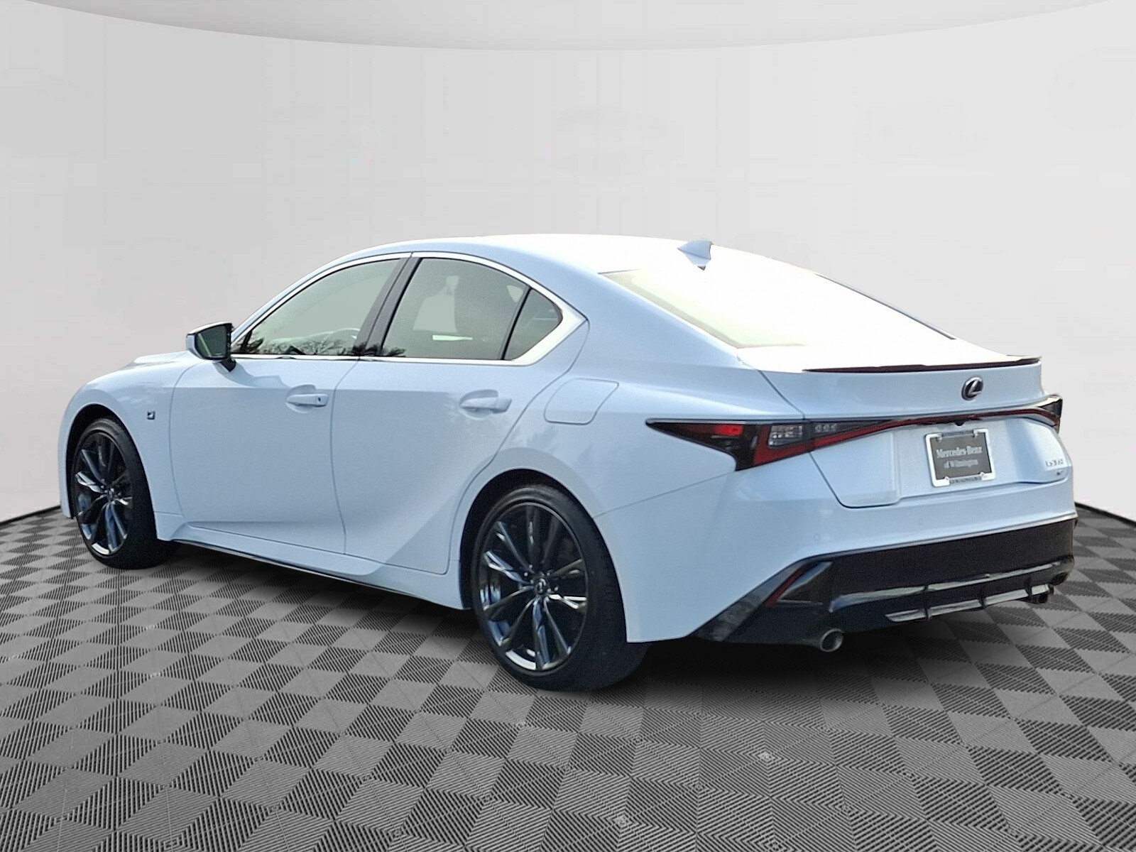 2023 Lexus IS 350 F SPORT photo 4