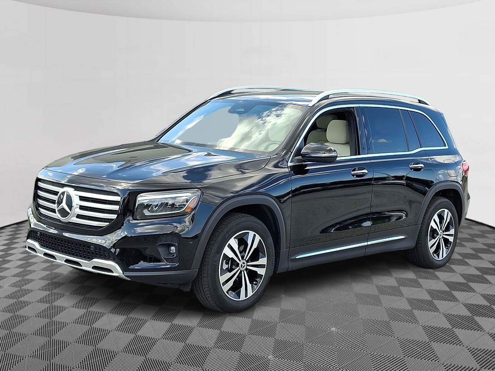 2025 Mercedes Benz GLB 250 4MATIC photo 3