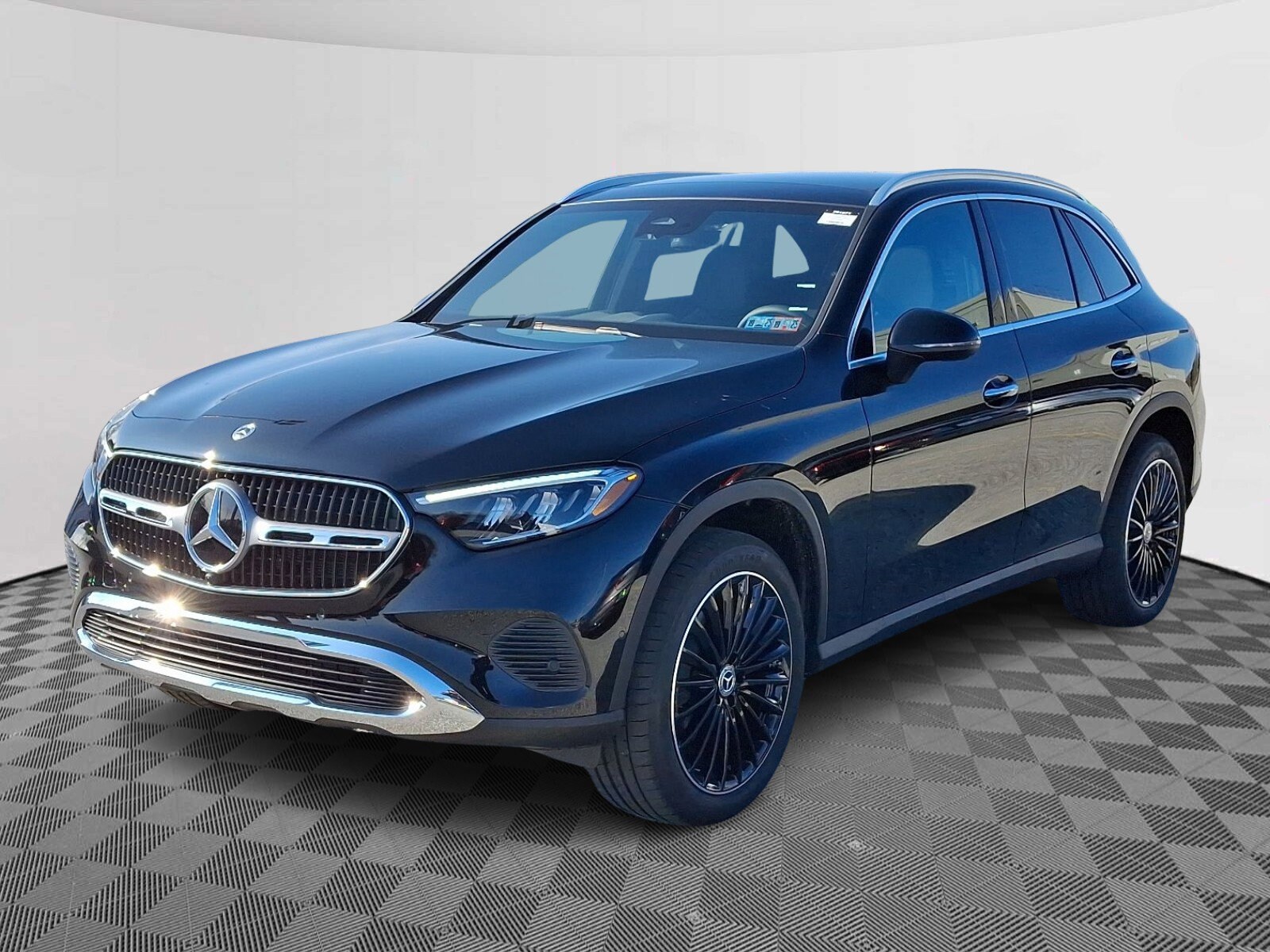 2025 Mercedes Benz GLC 300 4MATIC photo 2
