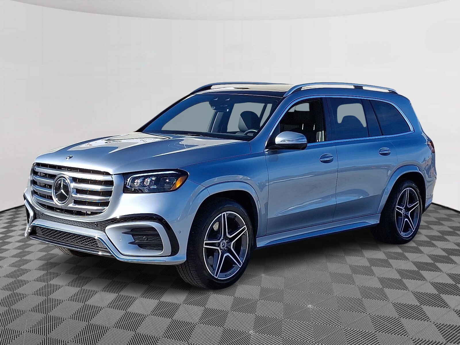 2025 Mercedes Benz GLS 450 4MATIC photo 2