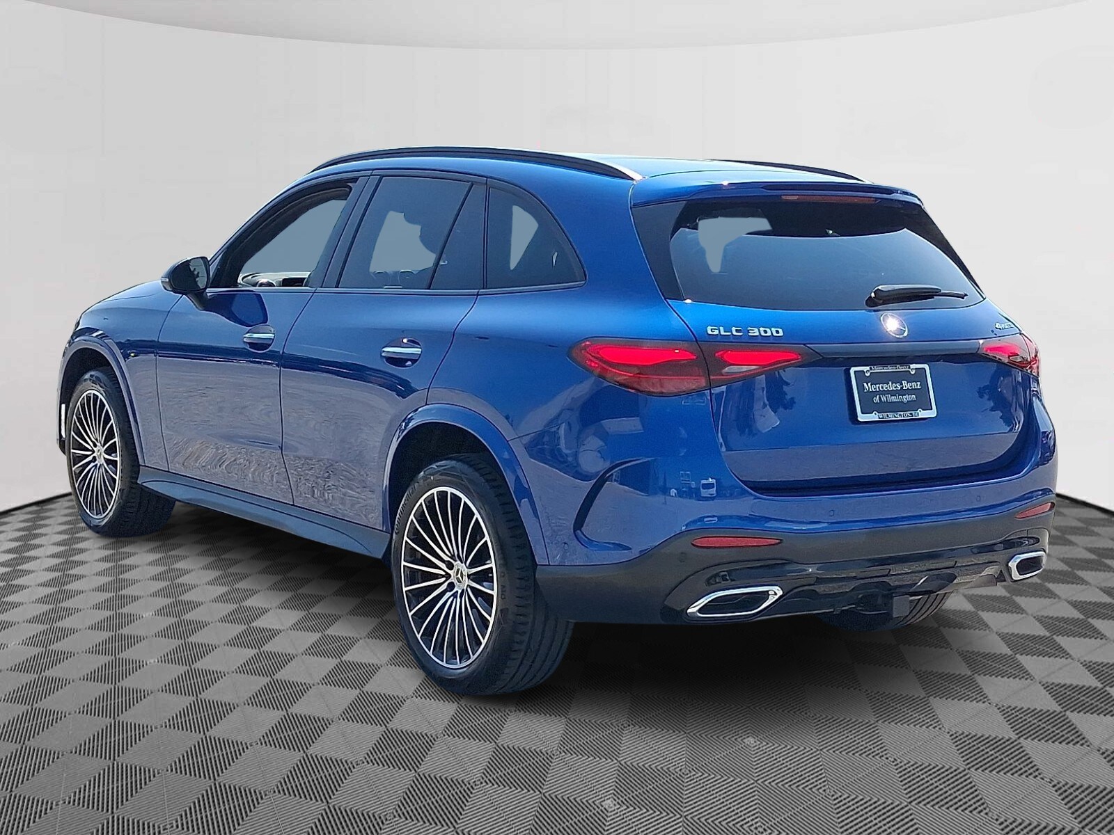 2025 Mercedes Benz GLC 300 4MATIC photo 4