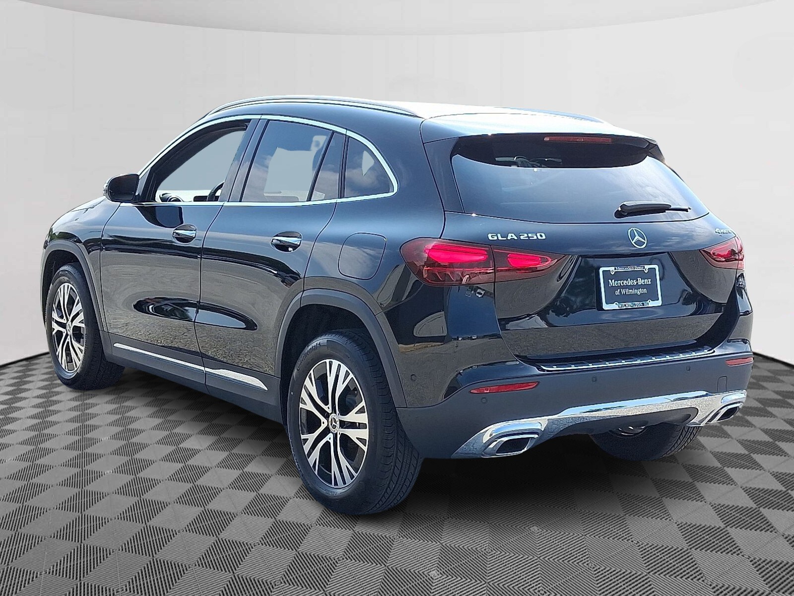 2025 Mercedes Benz GLA 250 4MATIC photo 2