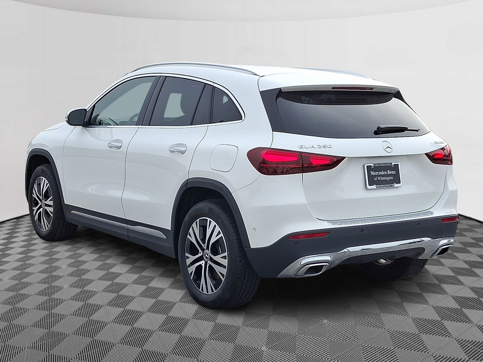 2025 Mercedes Benz GLA 250 4MATIC photo 3