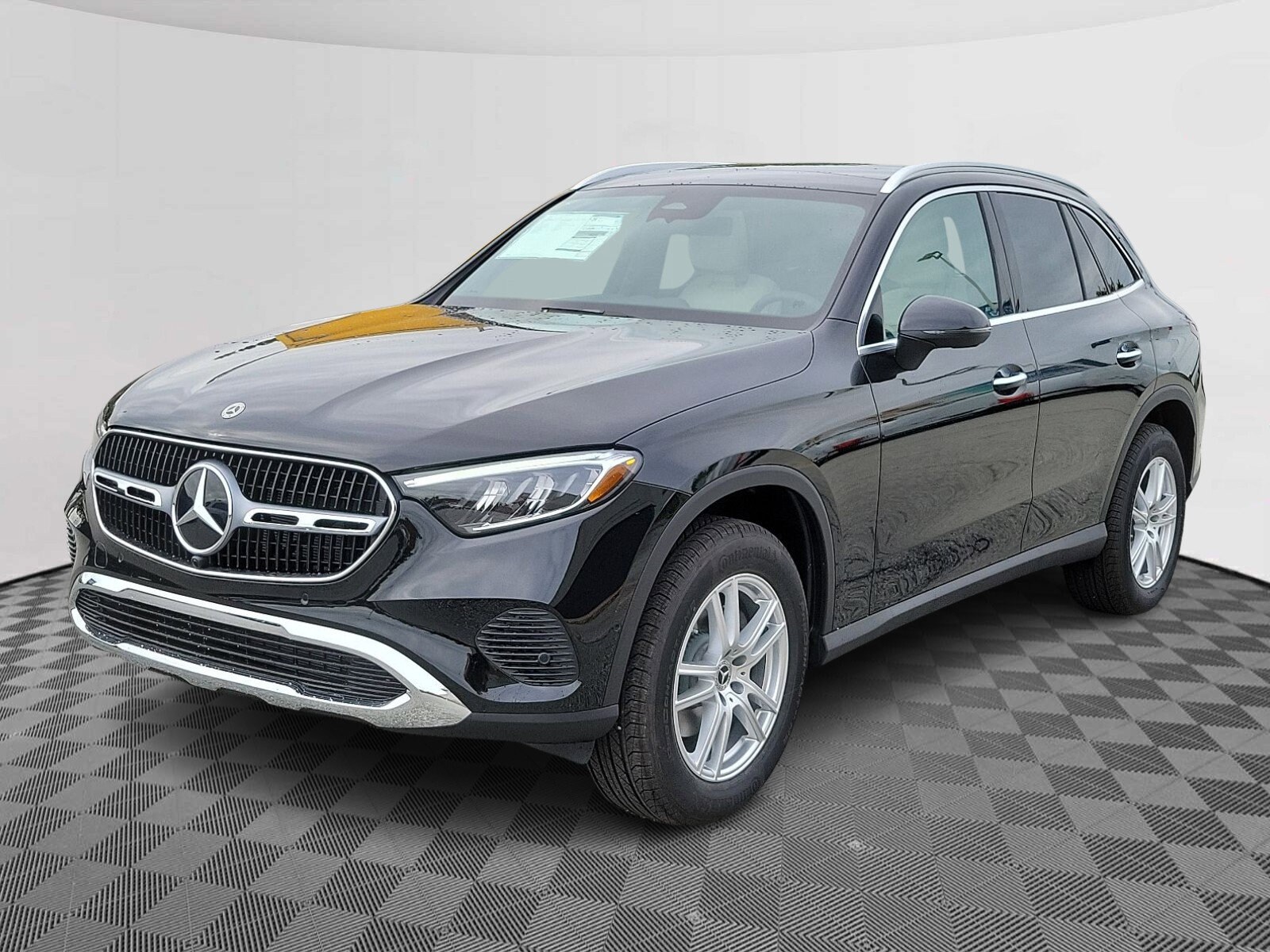 2025 Mercedes Benz GLC 300 4MATIC photo 3