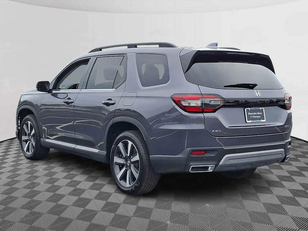 Used 2025 Honda Pilot Touring SUV