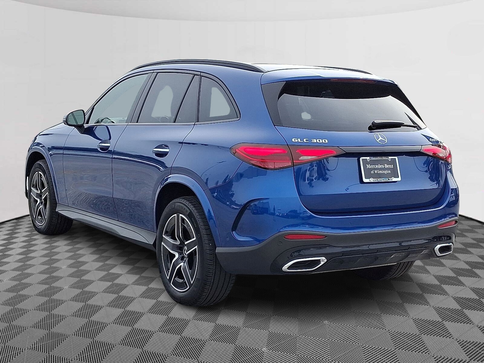 2025 Mercedes Benz GLC 300 4MATIC photo 4