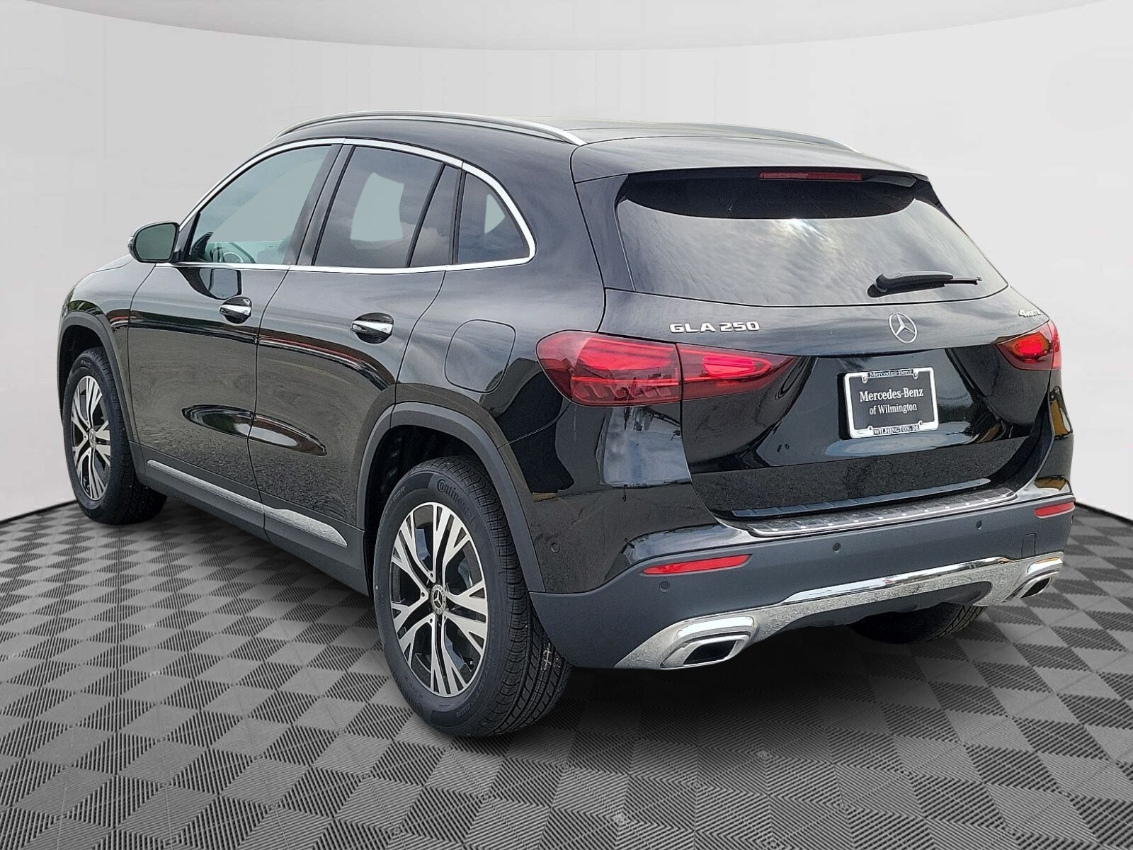 2025 Mercedes Benz GLA 250 4MATIC photo 2