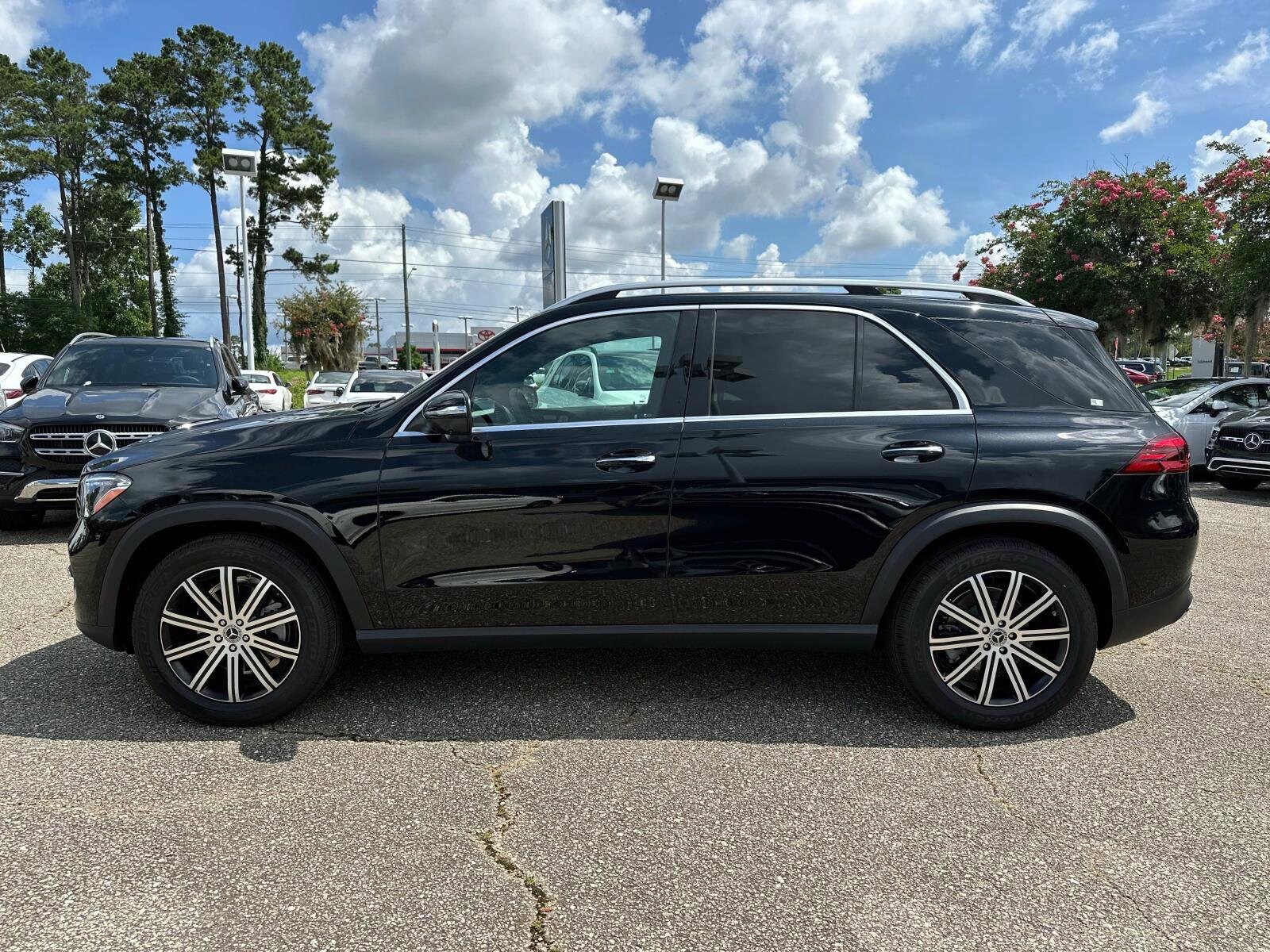 2025 Mercedes Benz GLE 350 4MATIC photo 2