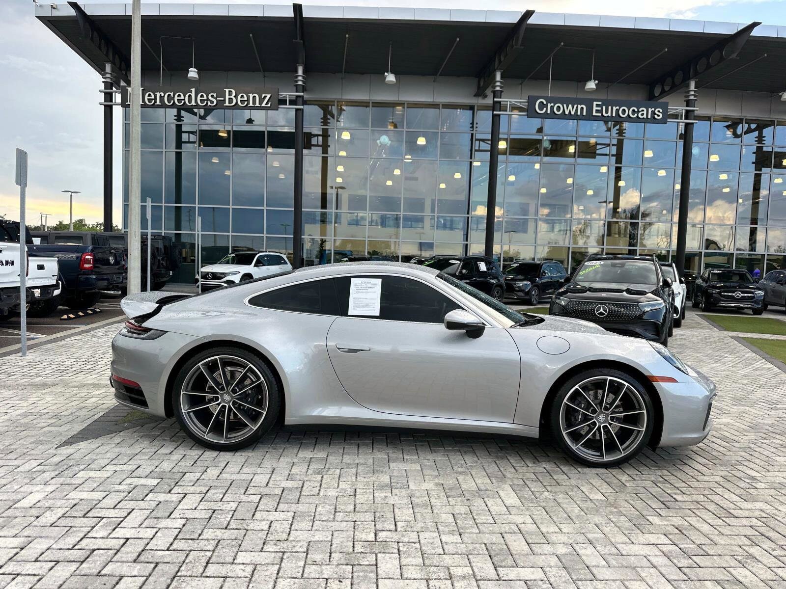 2024 Porsche 911 photo 2