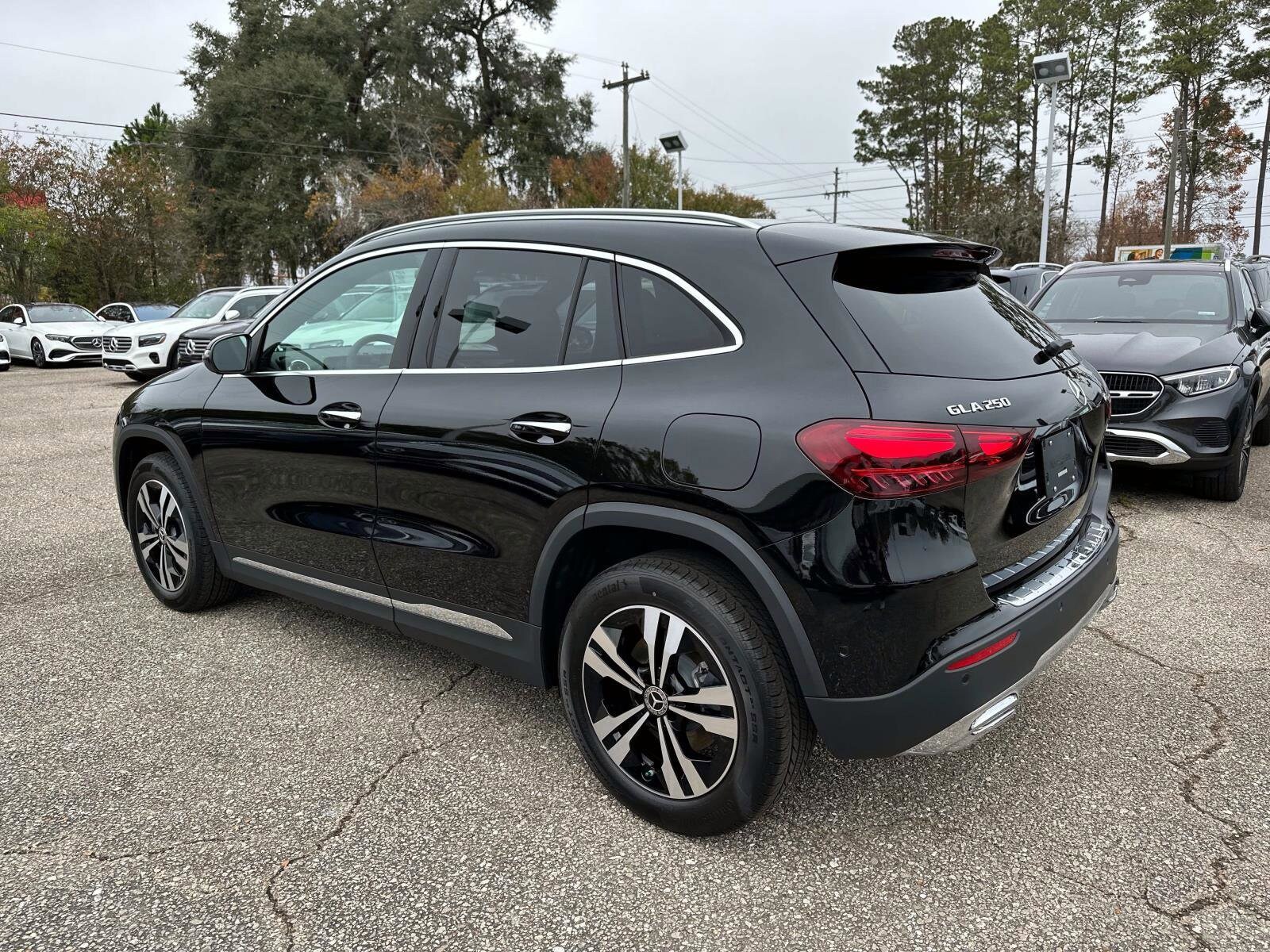 2025 Mercedes Benz GLA 250 photo 3