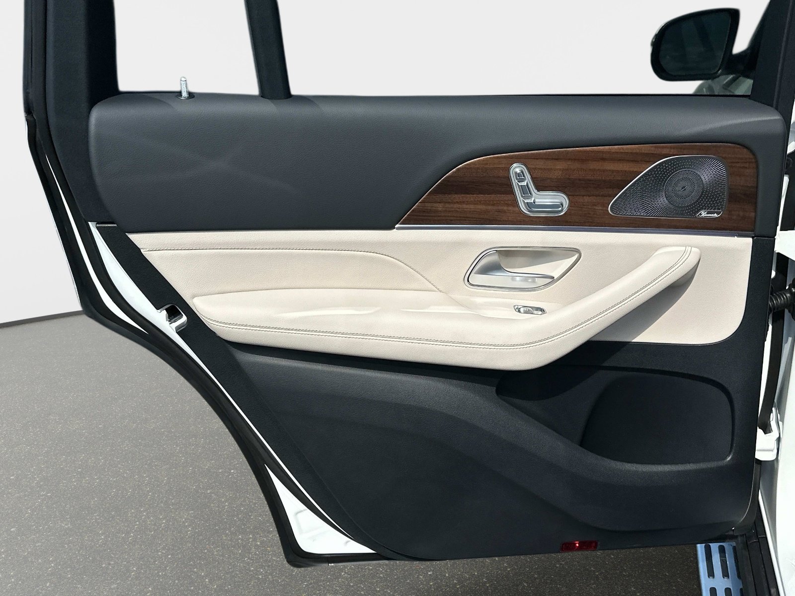 2025 Mercedes-Benz GLS Base - Photo 11