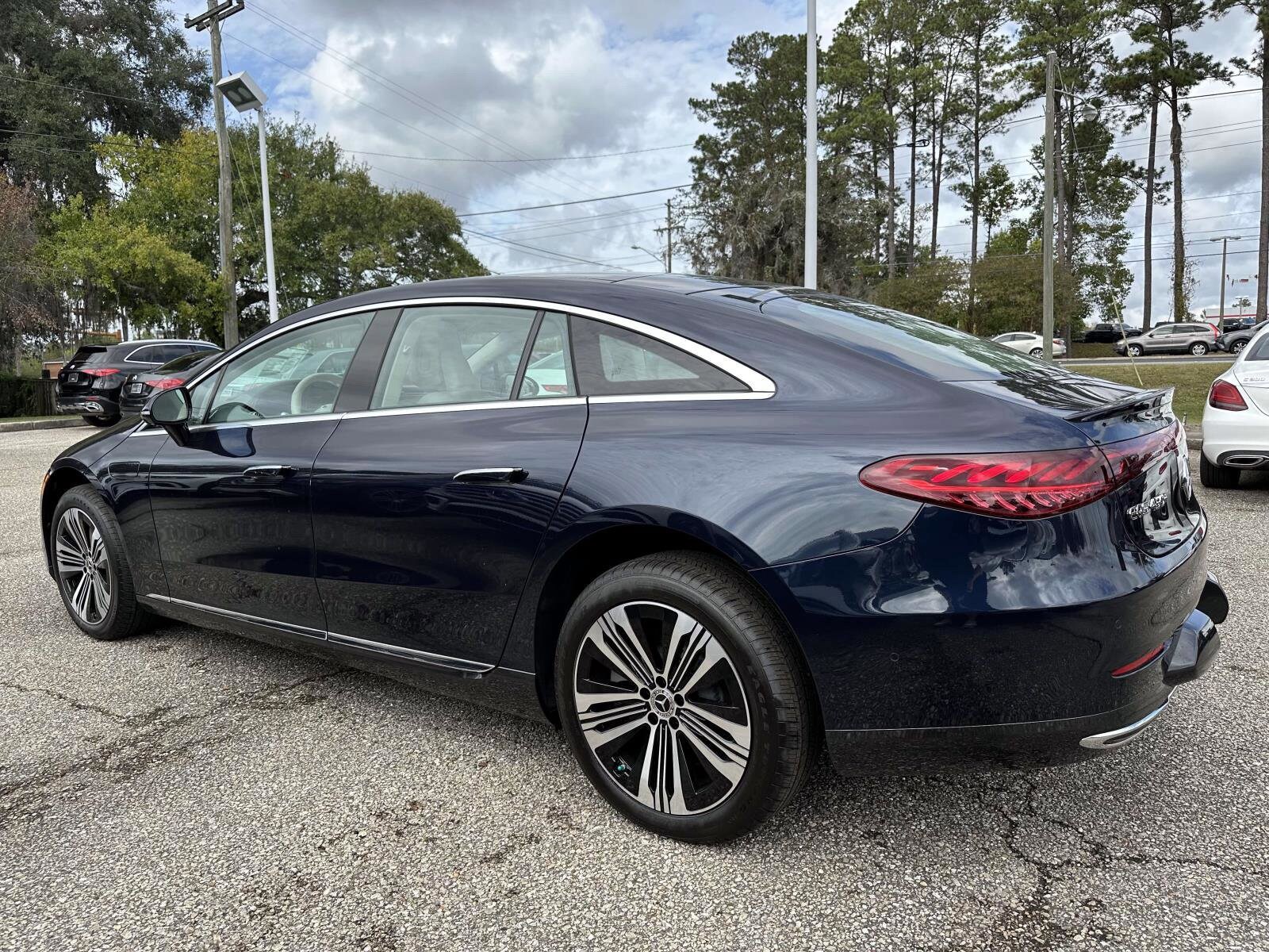 2024 Mercedes Benz EQS-Class Sedan photo 3
